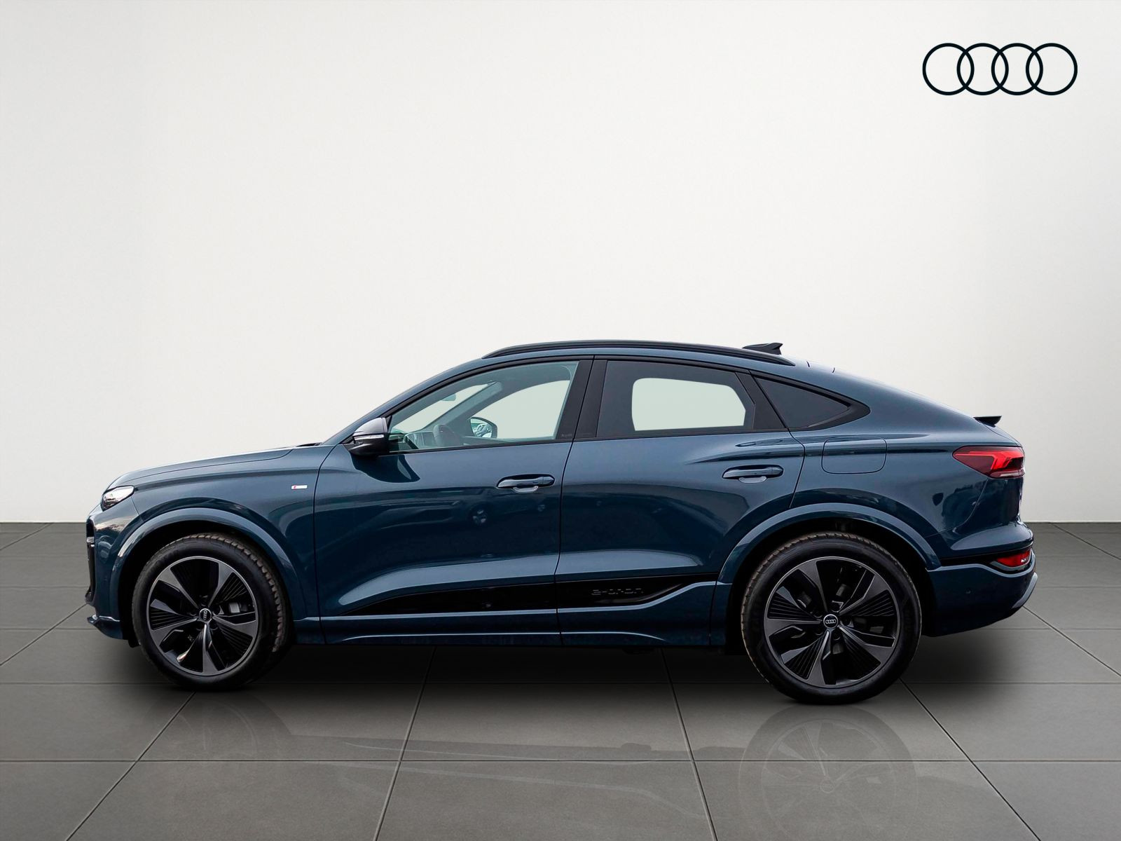 Audi Q6 Sportback e-tron S-Line perform.  Pano TECH-PRO AHK