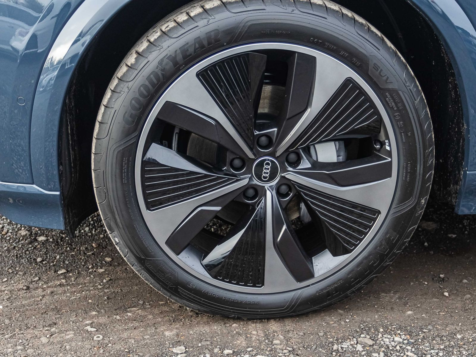 Audi Q6 Sportback e-tron S-Line perform.  Pano TECH-PRO AHK