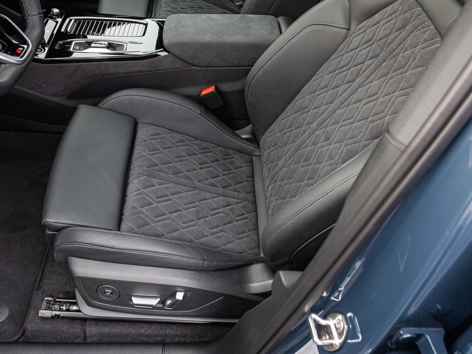 Audi Q6 Sportback e-tron S-Line perform.  Pano TECH-PRO AHK