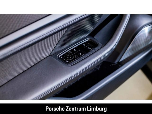Porsche Taycan Turbo S Burmester Sitzbelüftung LEDmatrix