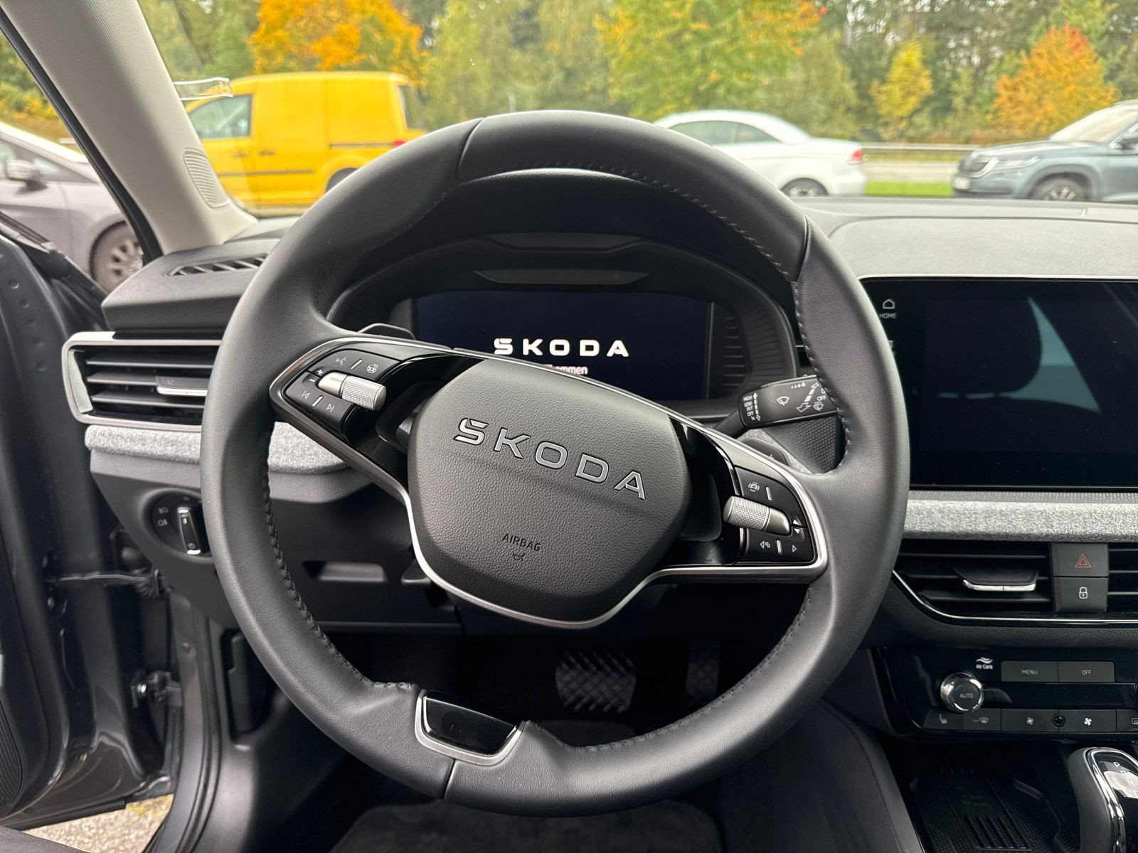 Skoda Kamiq Tour 1.5 TSI DSG GRA Navi LED CarPlay GRA