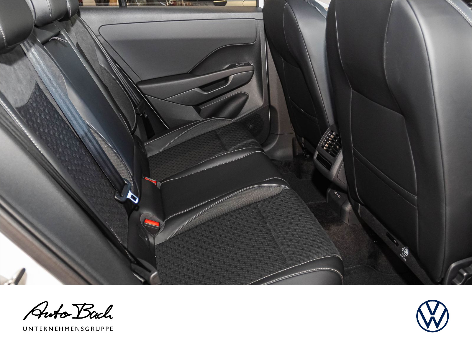 Volkswagen T-Roc R-Line 1.5 l eTSI OPF 110 kW (150 PS) 7-Gang-Doppelkupplungsgetriebe DSG