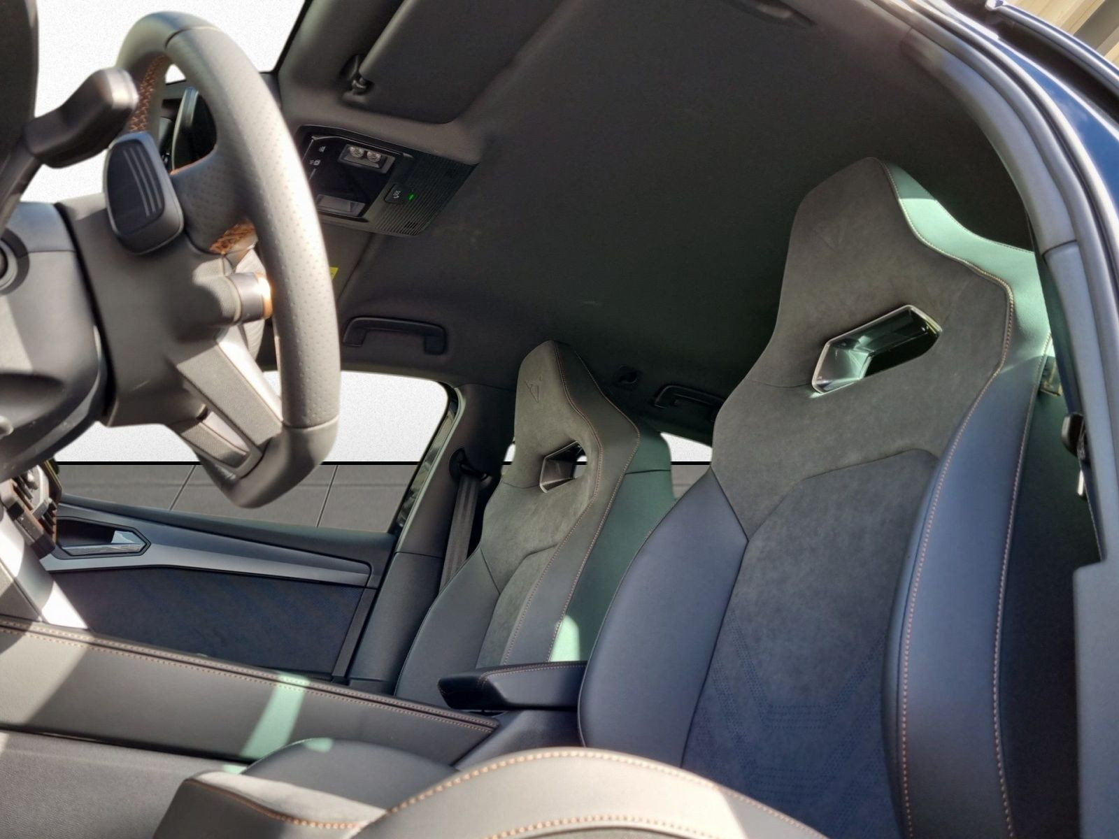 Cupra Leon Sportstourer VZ 2.0TSI 4x4 DSG Navi LED ACC