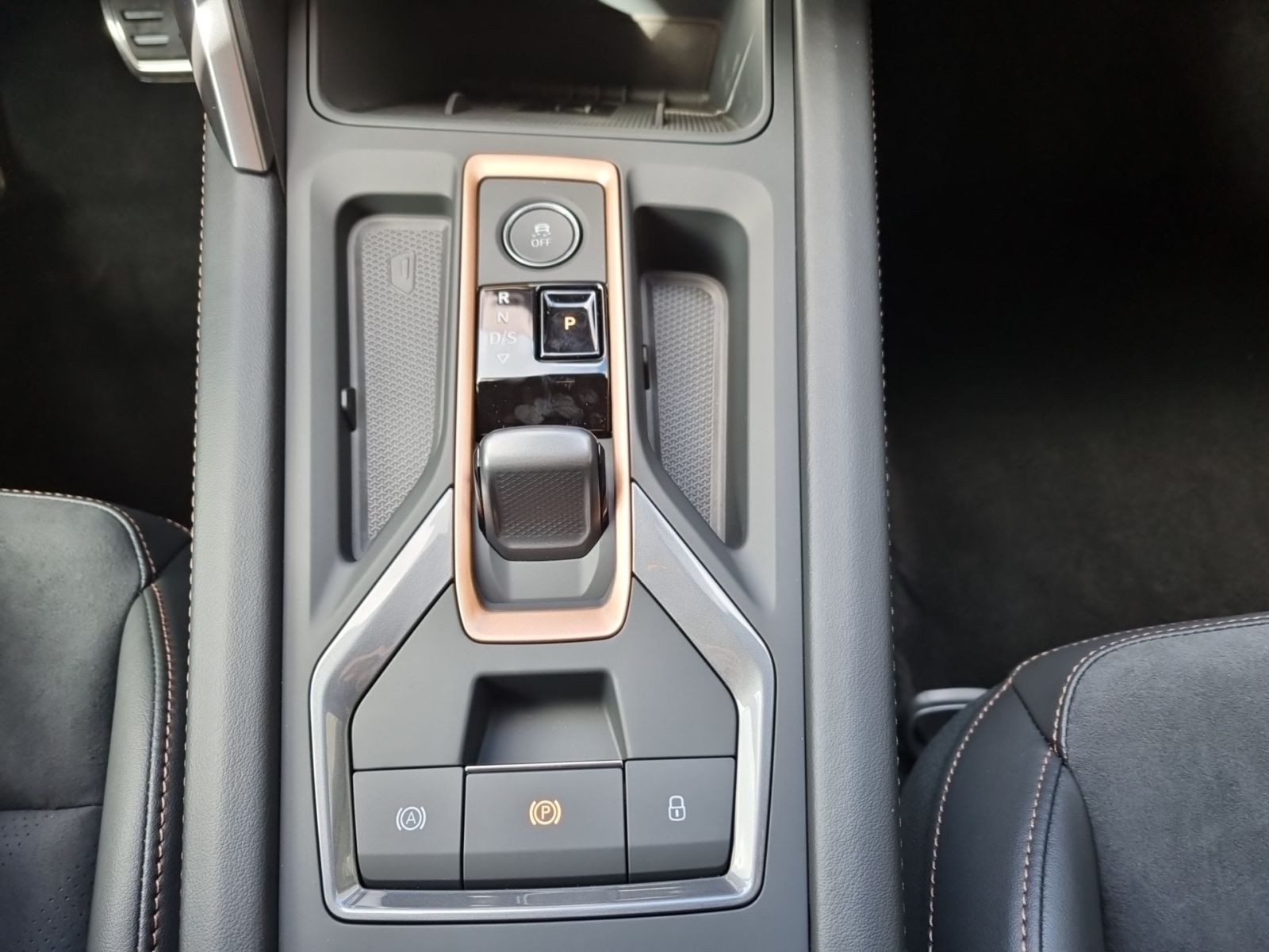 Cupra Leon Sportstourer VZ 2.0TSI 4x4 DSG Navi LED ACC