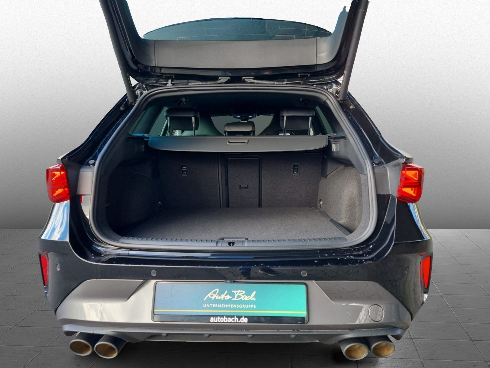 Cupra Leon Sportstourer VZ 2.0TSI 4x4 DSG Navi LED ACC