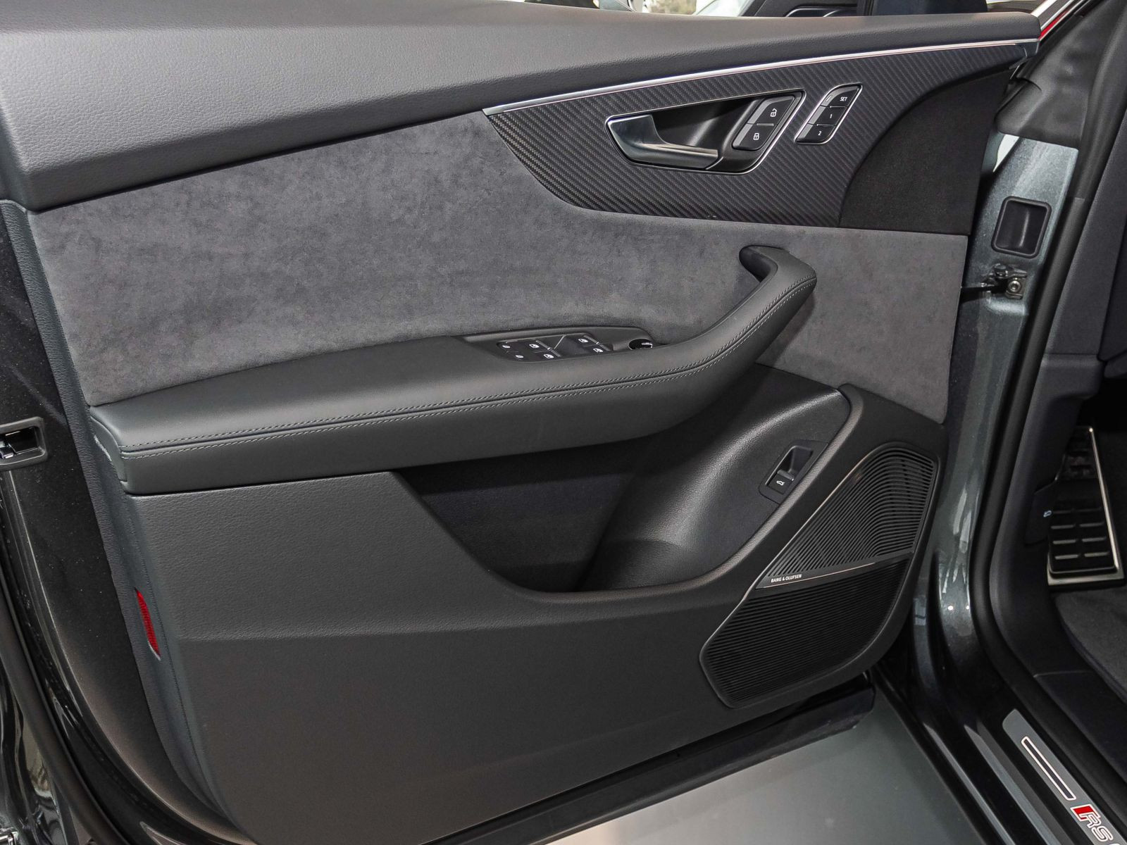 Audi RS Q8  441 kW RS-Dynamik Keramik Nachtsicht HuD