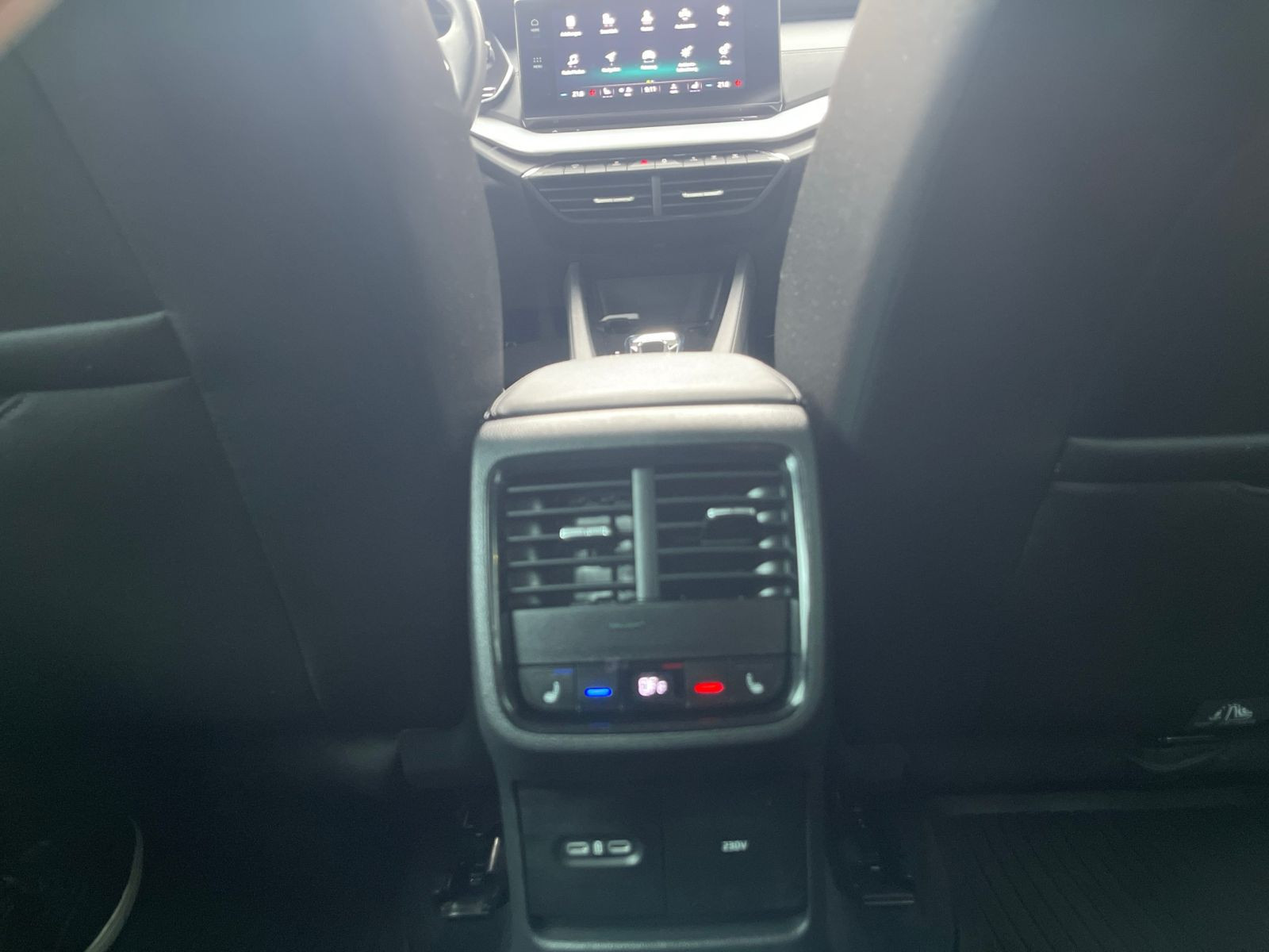 Skoda Octavia Combi Clever 2.0 TDI DSG NAVI CARPLAY
