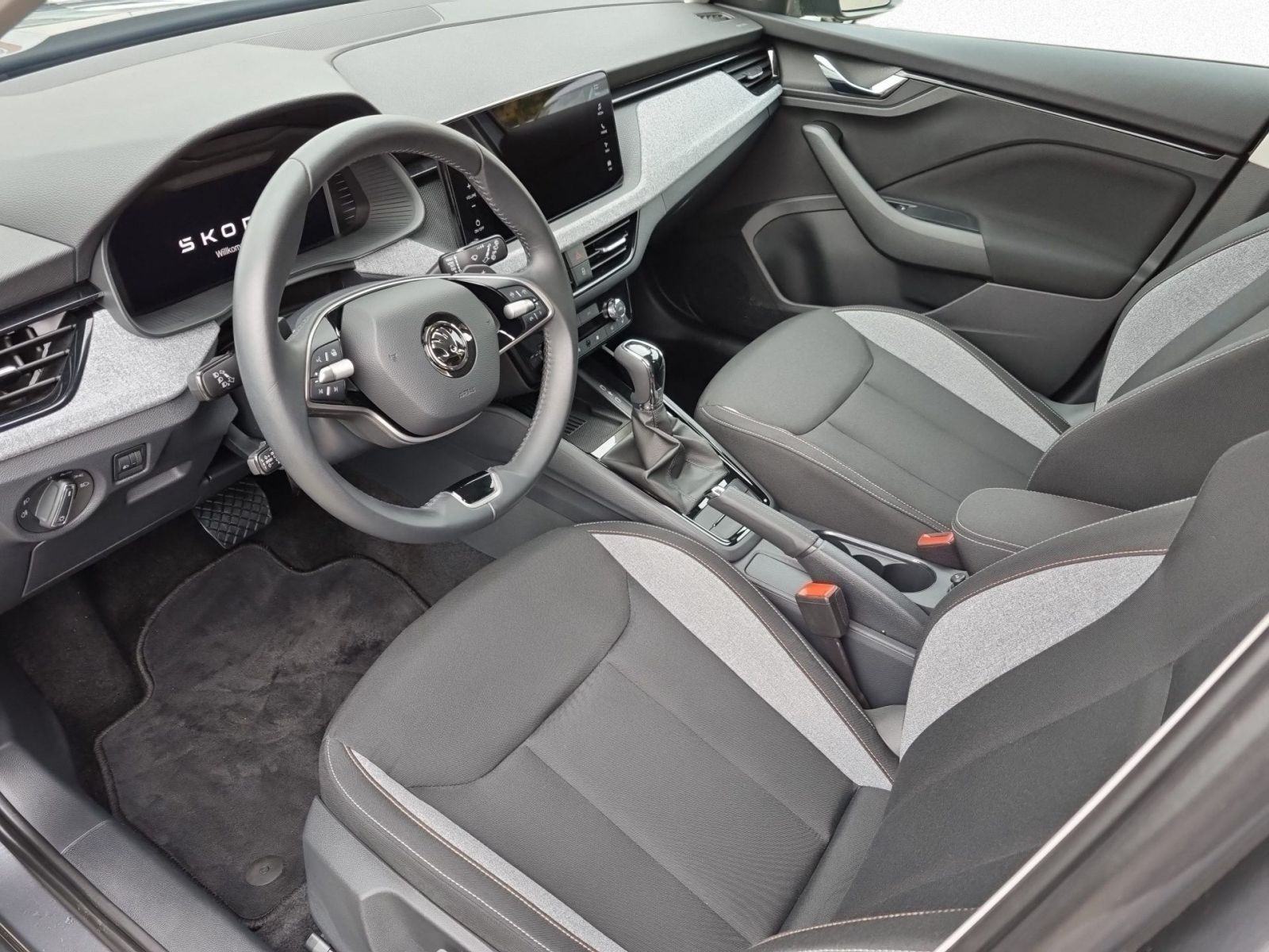 Skoda Kamiq 1.5 TSI Selection DSG Navi LED CarPlay ACC