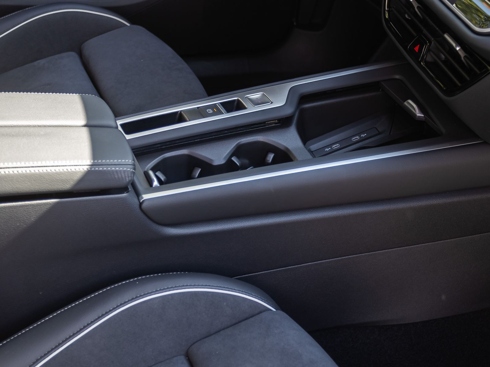 Volkswagen Passat 2.0 TDI DSG Business, LED-Matrix, Navi, DCC, Area View inkl. Rückfahrkamera