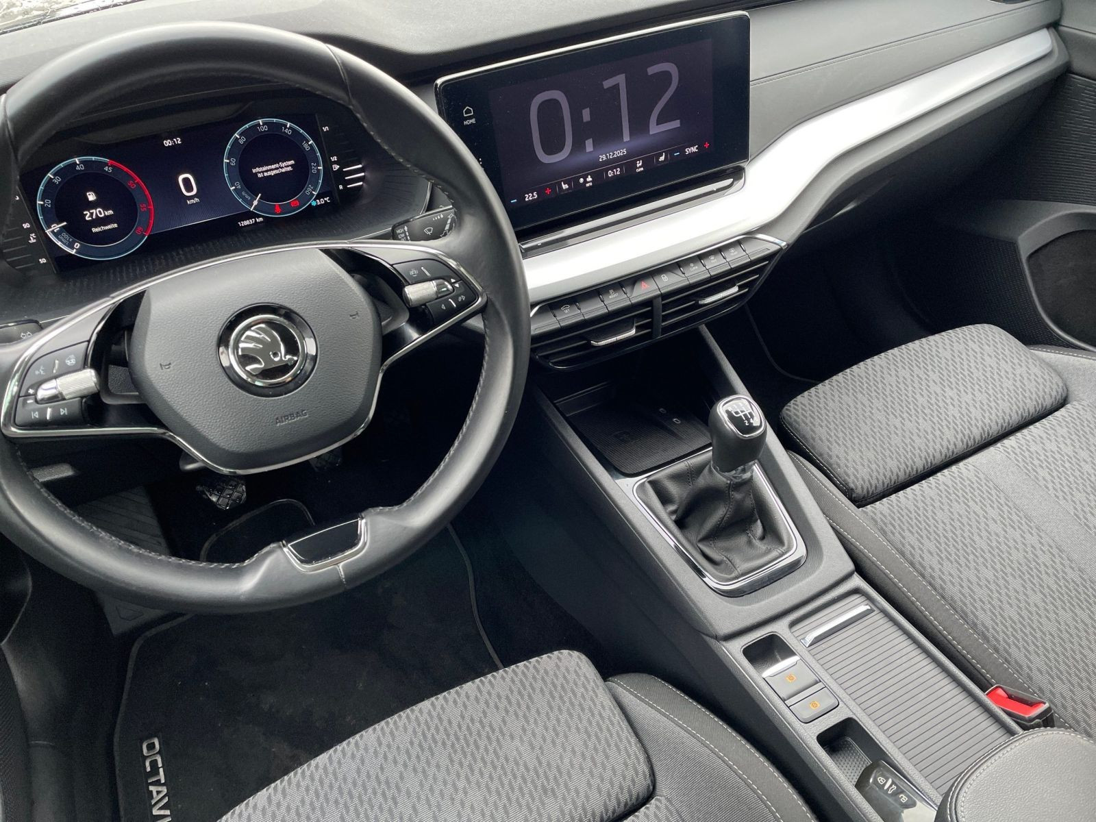 Skoda Octavia Combi 2.0 TDI Clever Navi LED GRA RFK AHK