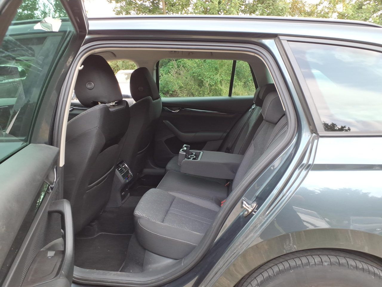 Skoda Octavia Combi 2.0 TDI Clever Navi LED GRA RFK AHK