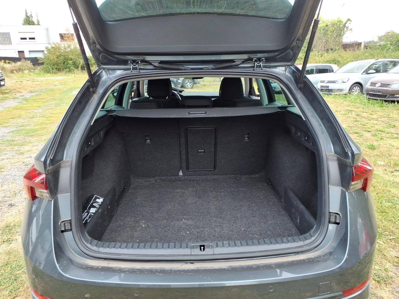 Skoda Octavia Combi 2.0 TDI Clever Navi LED GRA RFK AHK