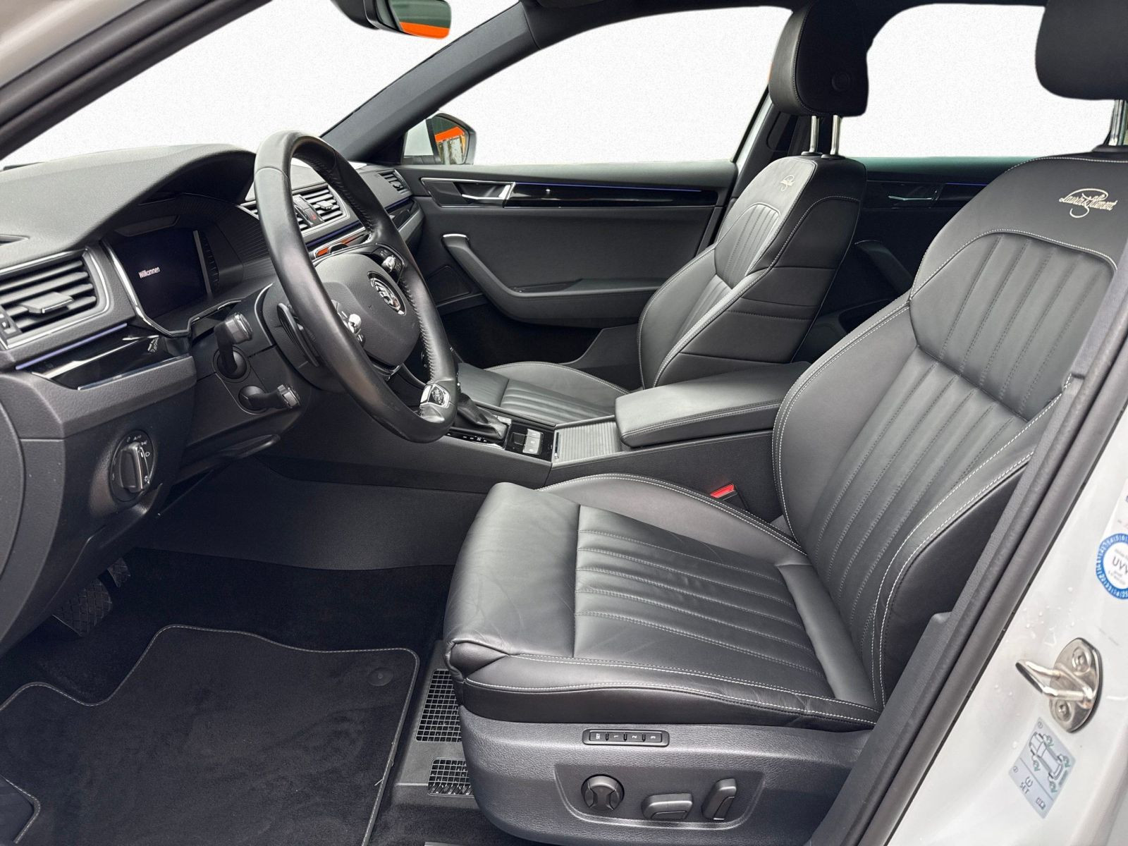 Skoda Superb Combi L&K 2.0 TDI DSG AHK ACC DCC LED