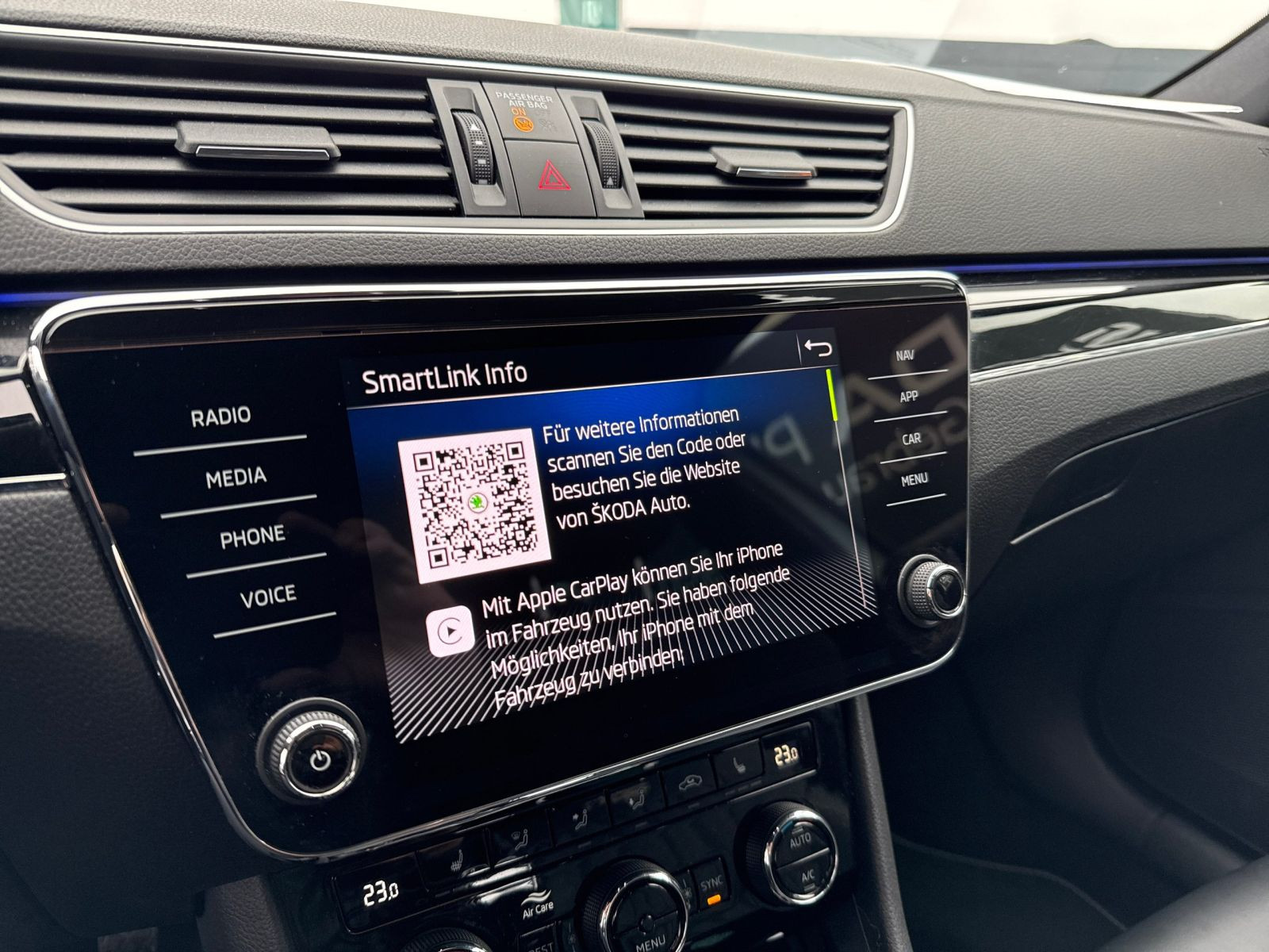 Skoda Superb Combi L&K 2.0 TDI DSG AHK ACC DCC LED