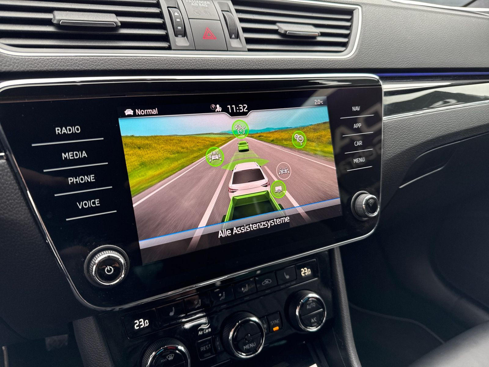 Skoda Superb Combi L&K 2.0 TDI DSG AHK ACC DCC LED