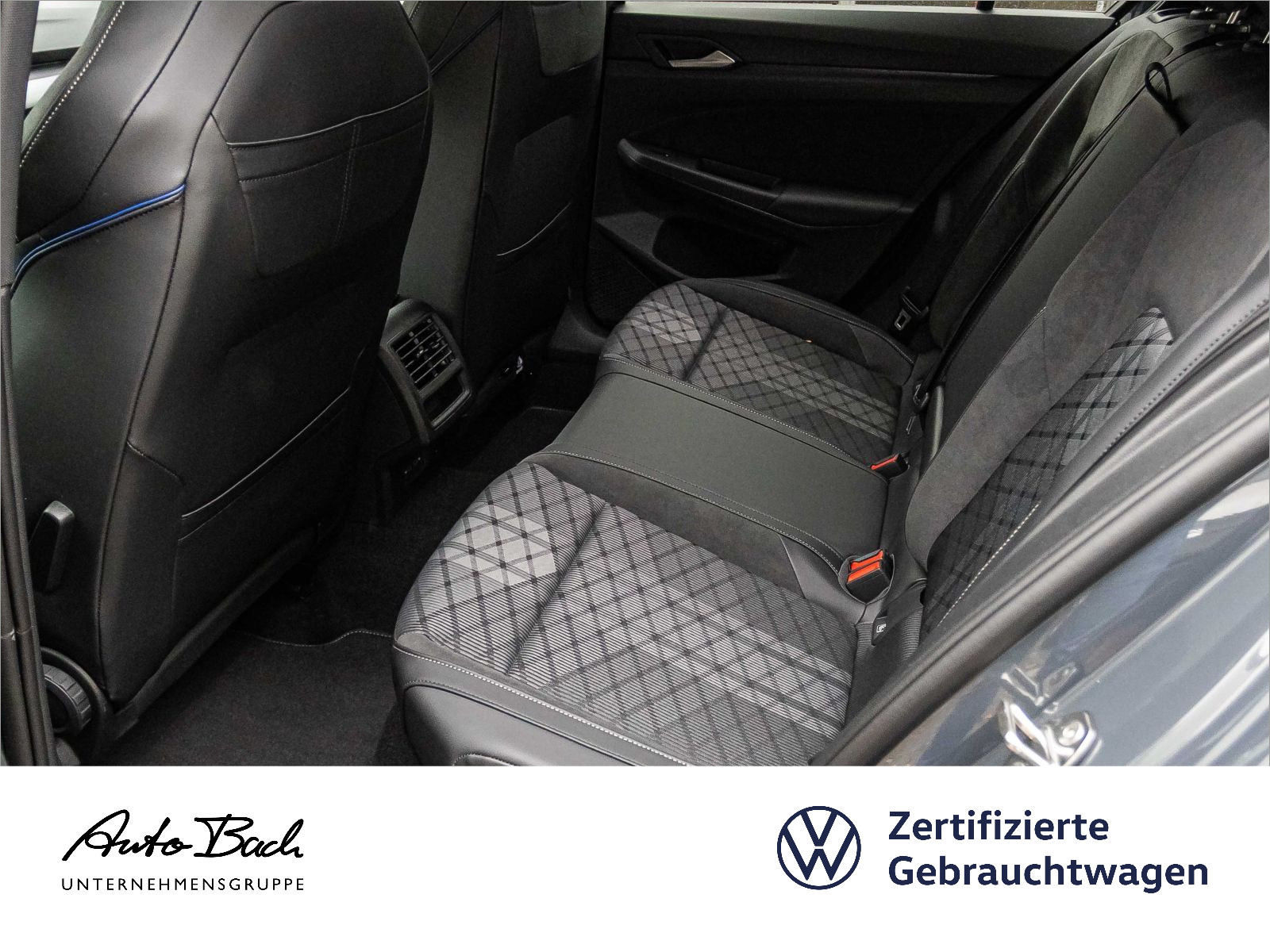Volkswagen Golf VIII 1.5 eTSI DSG R-Line, Navi, LED, Head-up-Display, App-Connect