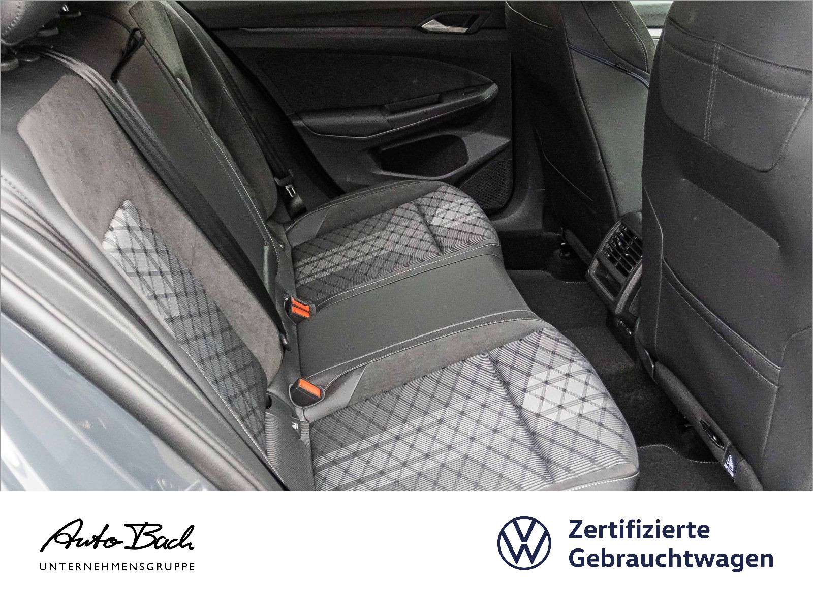 Volkswagen Golf VIII 1.5 eTSI DSG R-Line, Navi, LED, Head-up-Display, App-Connect