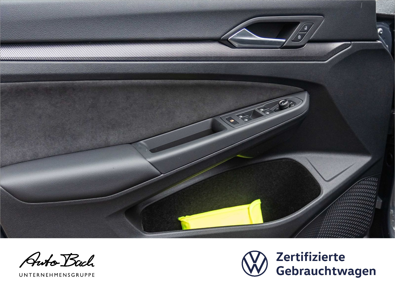 Volkswagen Golf VIII 1.5 eTSI DSG R-Line, Navi, LED, Head-up-Display, App-Connect