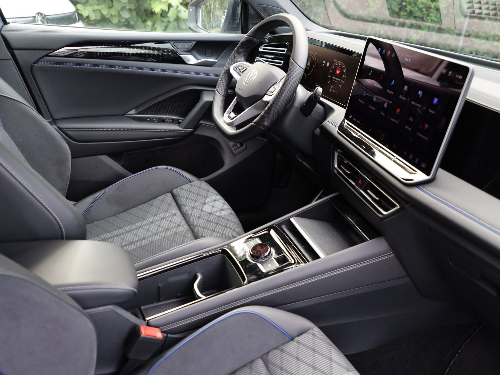 Volkswagen Tiguan 2.0 TDI DSG R-Line Black Style 4Motion, HD-Matrix-LED, Navi, Area View, Standheizung