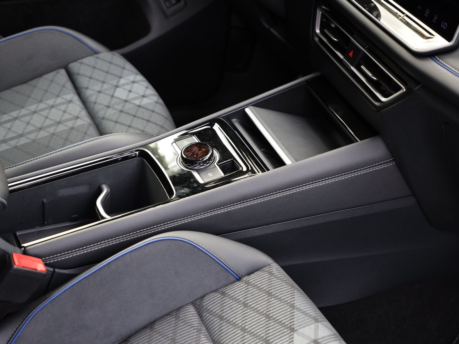 Volkswagen Tiguan 2.0 TDI DSG R-Line Black Style 4Motion, HD-Matrix-LED, Navi, Area View, Standheizung