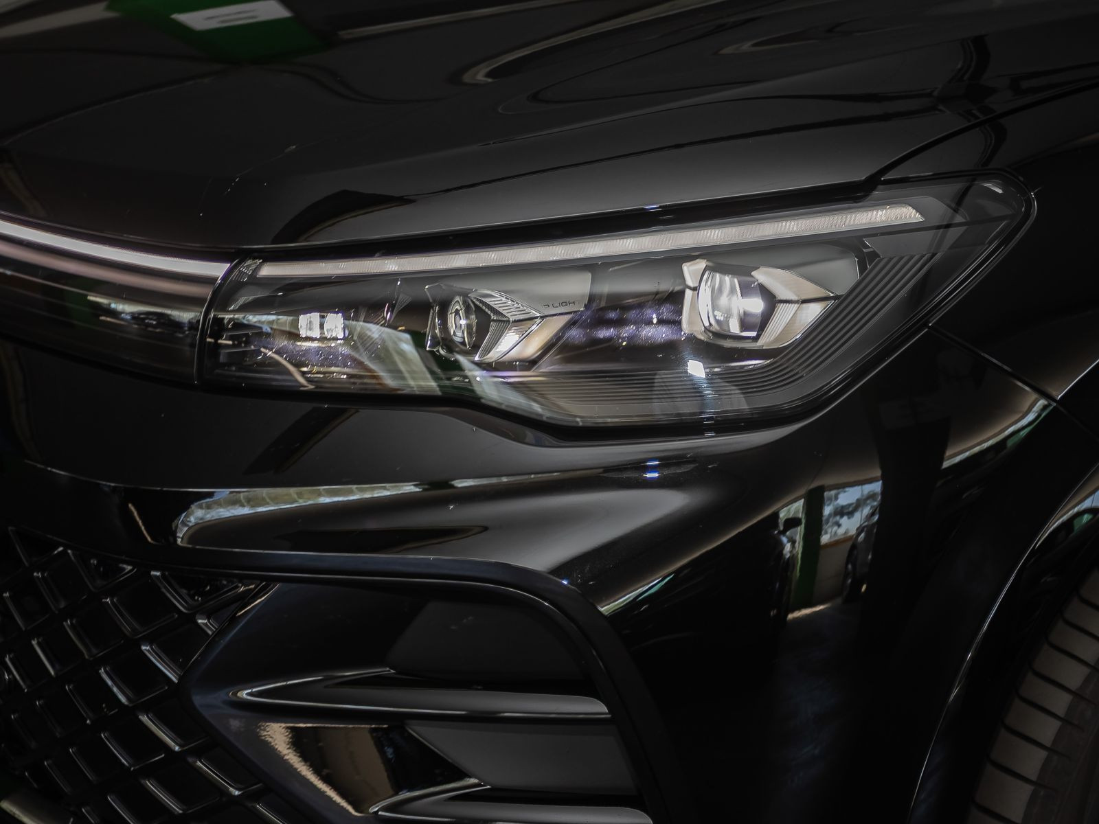 Volkswagen Tiguan 2.0 TDI R-Line 4M DSG Navi LED Standhzg HuD ACC
