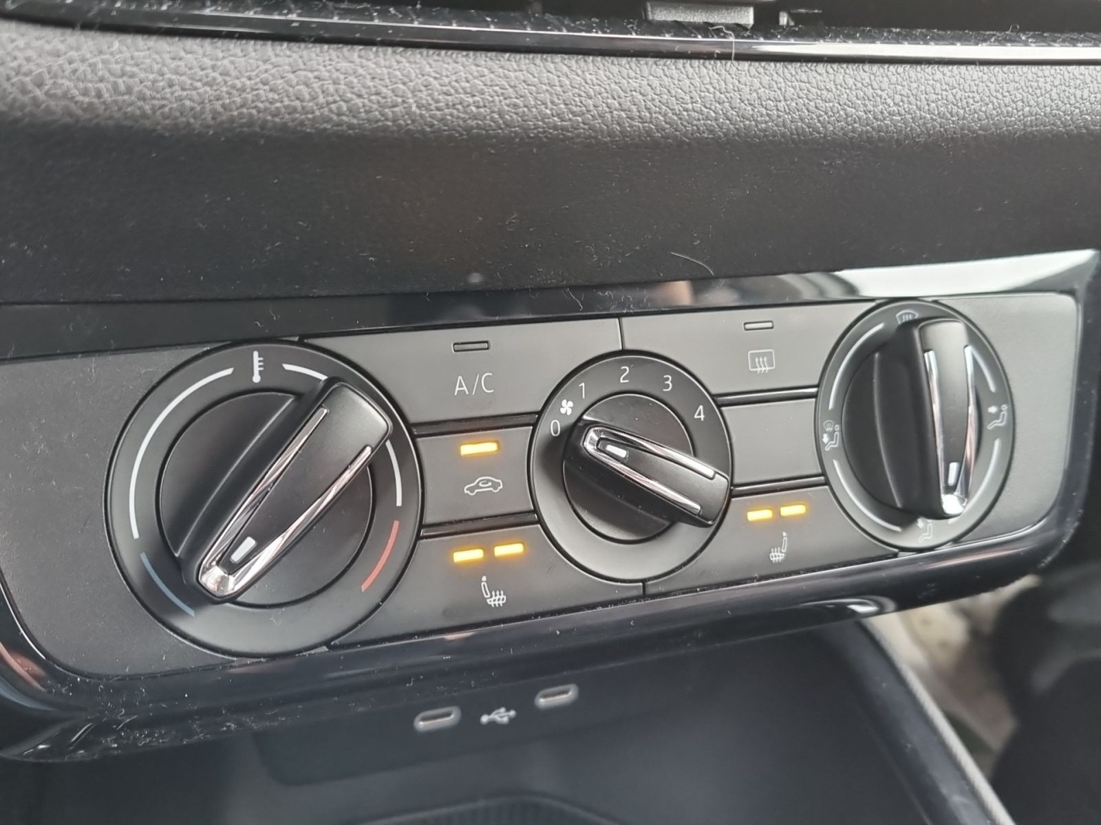 Skoda Fabia Essence 1.0 MPI LED EPH Sitzheizung Klima