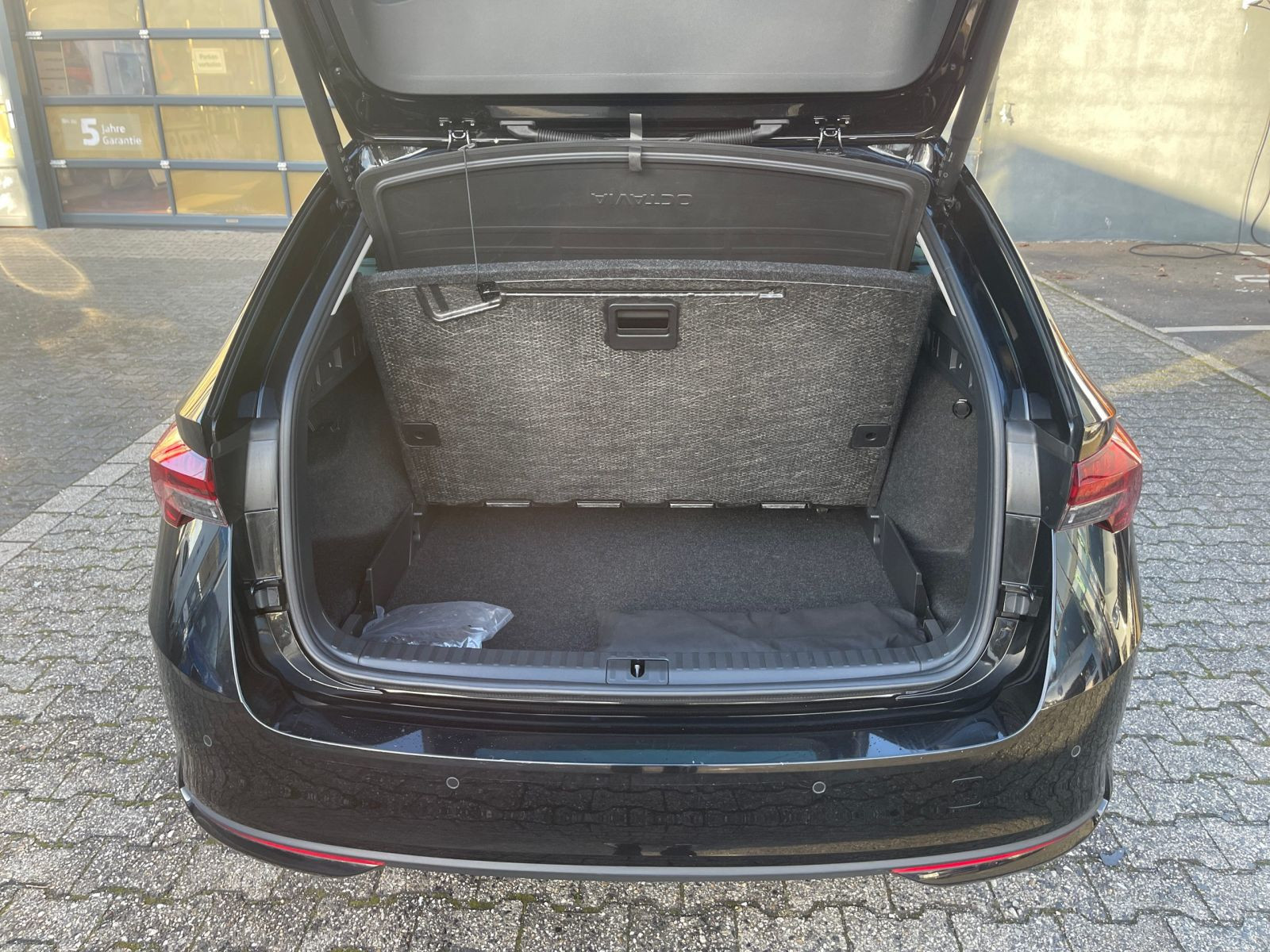 Skoda Octavia Combi 2.0TDI Selection DSG Navi LED ACC