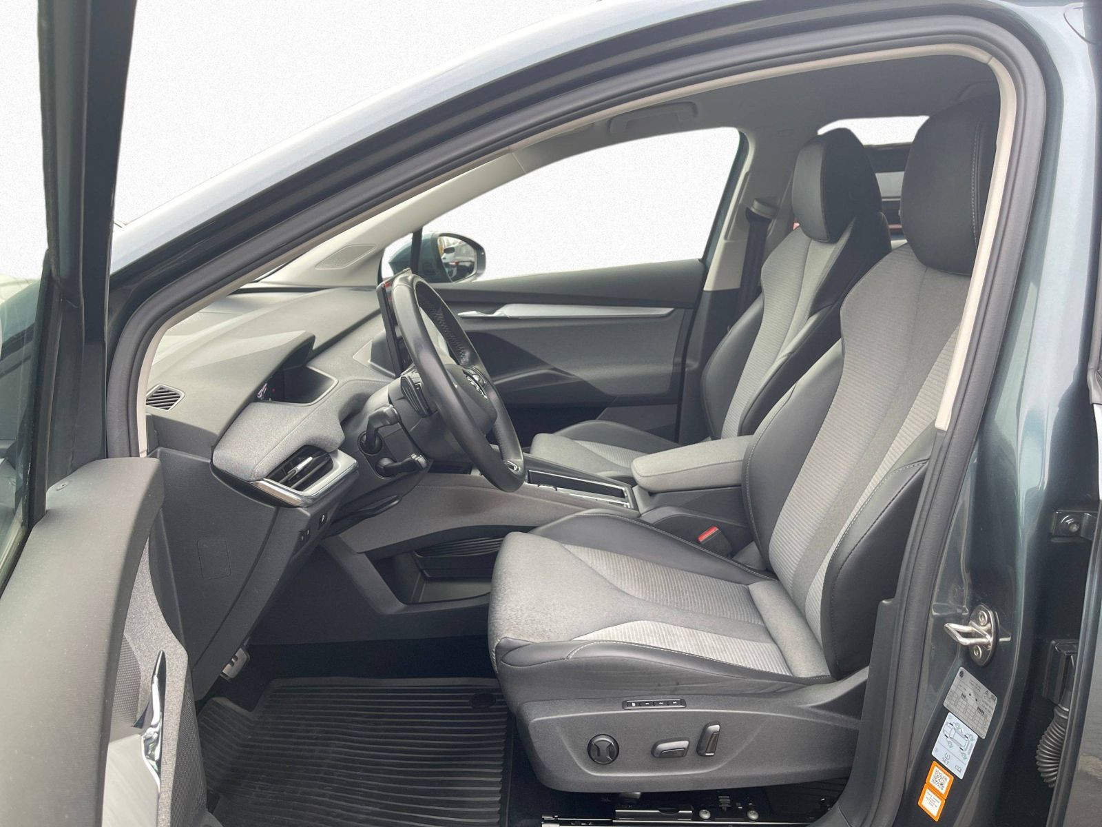 Skoda Enyaq 60 DSG Navi AHK LED EPH ACC