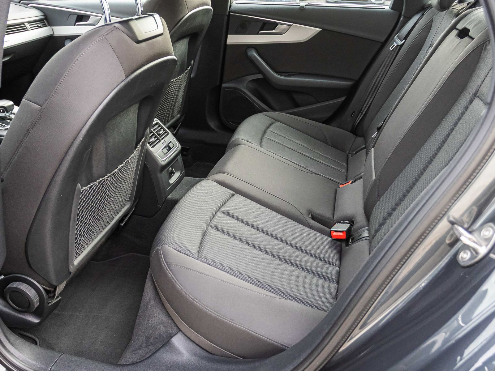 Audi A4 Advanced 40TDI qu Stronic Navi LED CarPlay