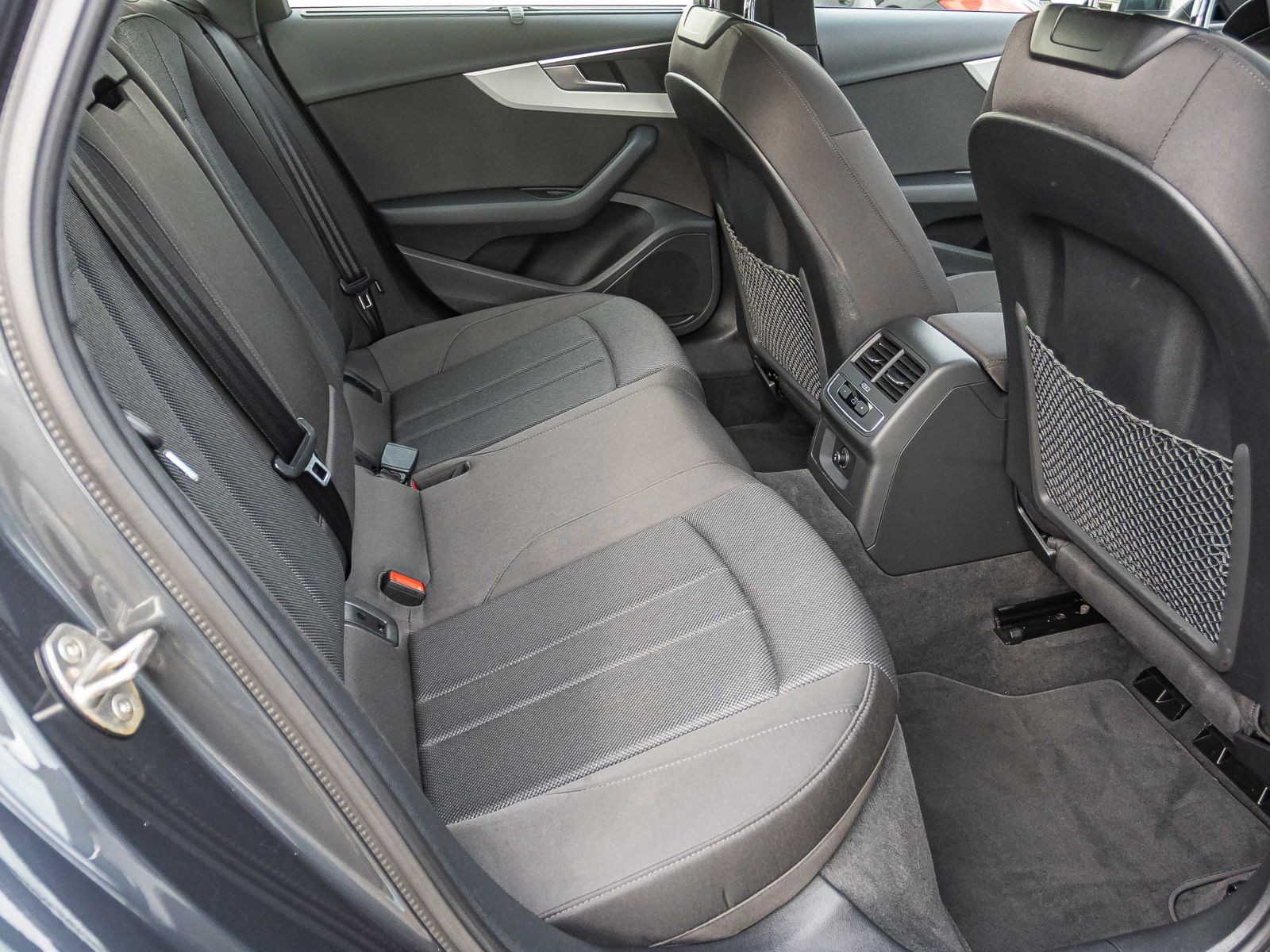 Audi A4 Advanced 40TDI qu Stronic Navi LED CarPlay