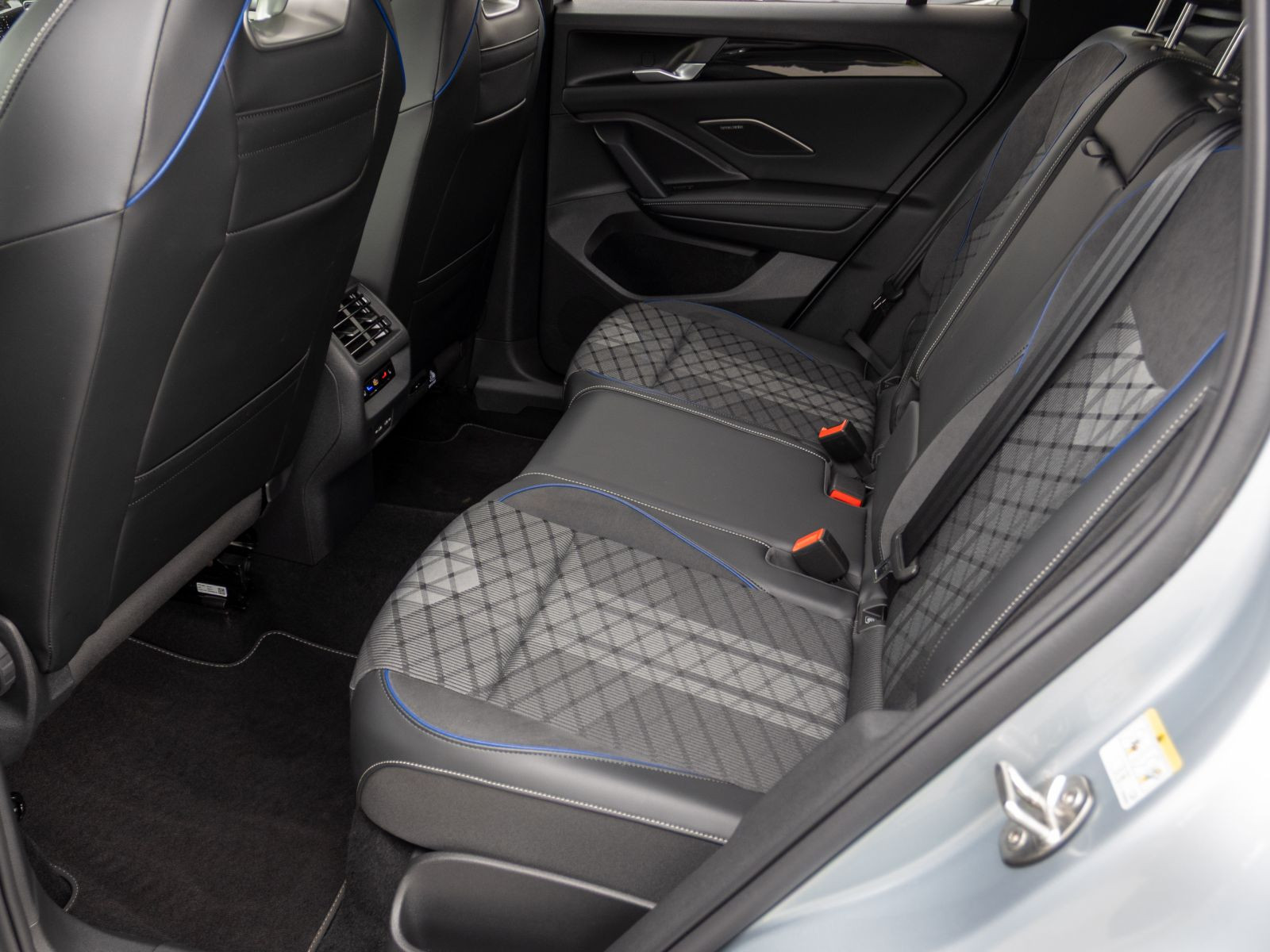 Volkswagen Tiguan 2.0 TDI DSG R-Line Black Style, Panoramadach, Standheizung, HD-LED-Matrix, Navi, Soundsystem