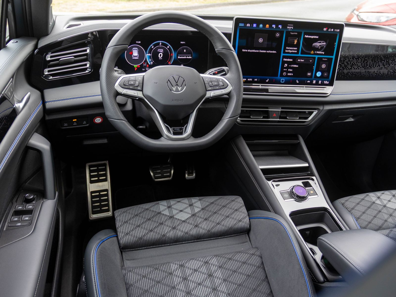 Volkswagen Tiguan 2.0 TDI DSG R-Line Black Style, Panoramadach, Standheizung, HD-LED-Matrix, Navi, Soundsystem