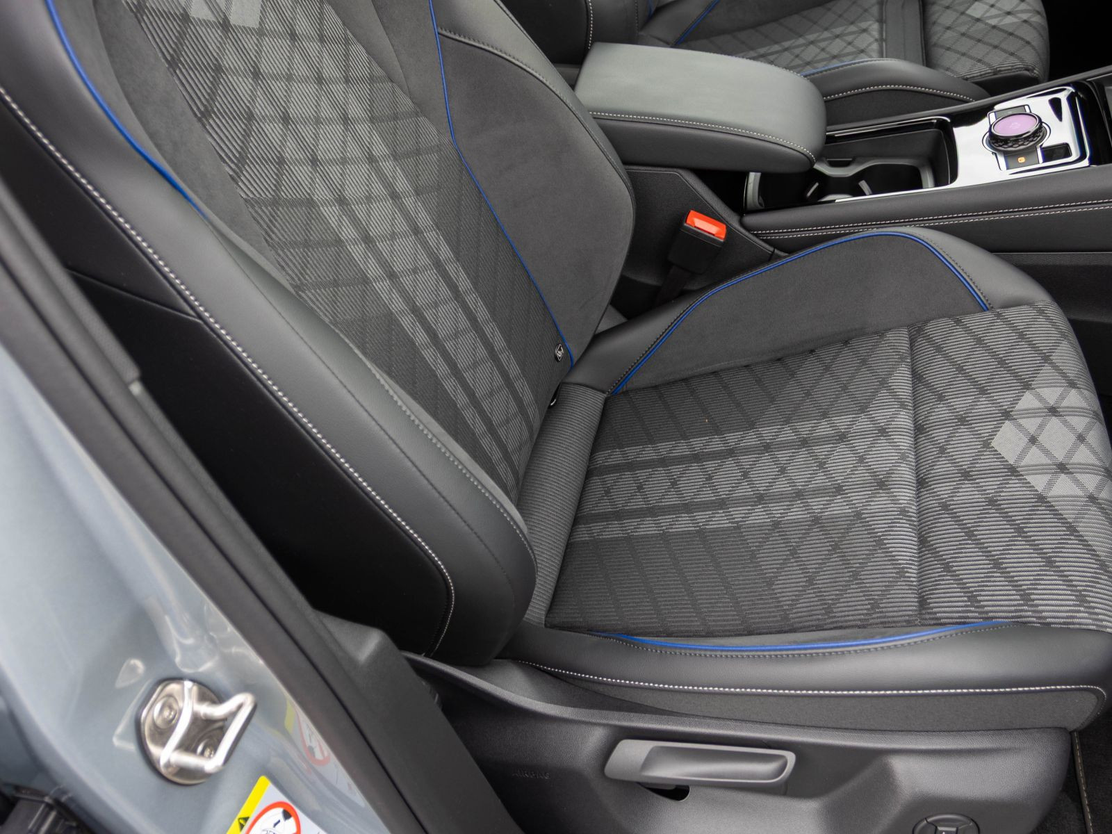 Volkswagen Tiguan 2.0 TDI DSG R-Line Black Style, Panoramadach, Standheizung, HD-LED-Matrix, Navi, Soundsystem