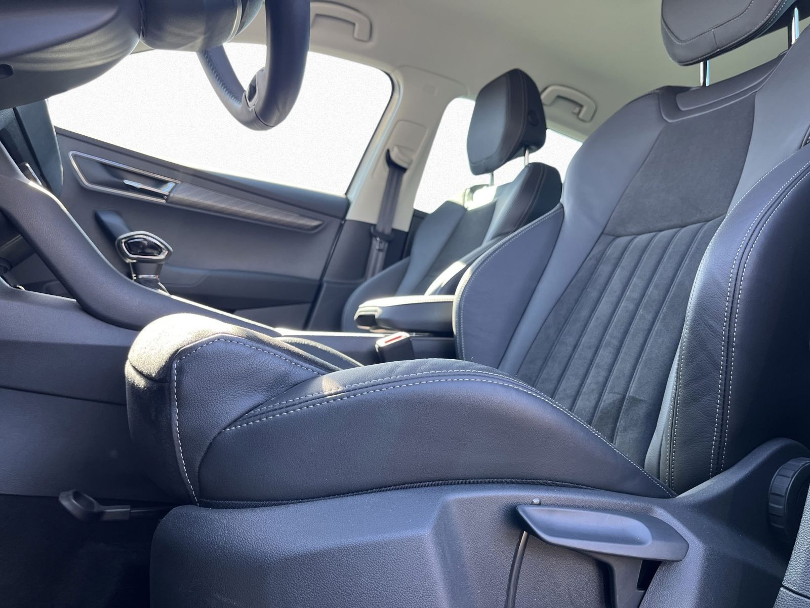 Skoda Karoq Tour 1.5 TSI DSG LED ACC EPH AHK