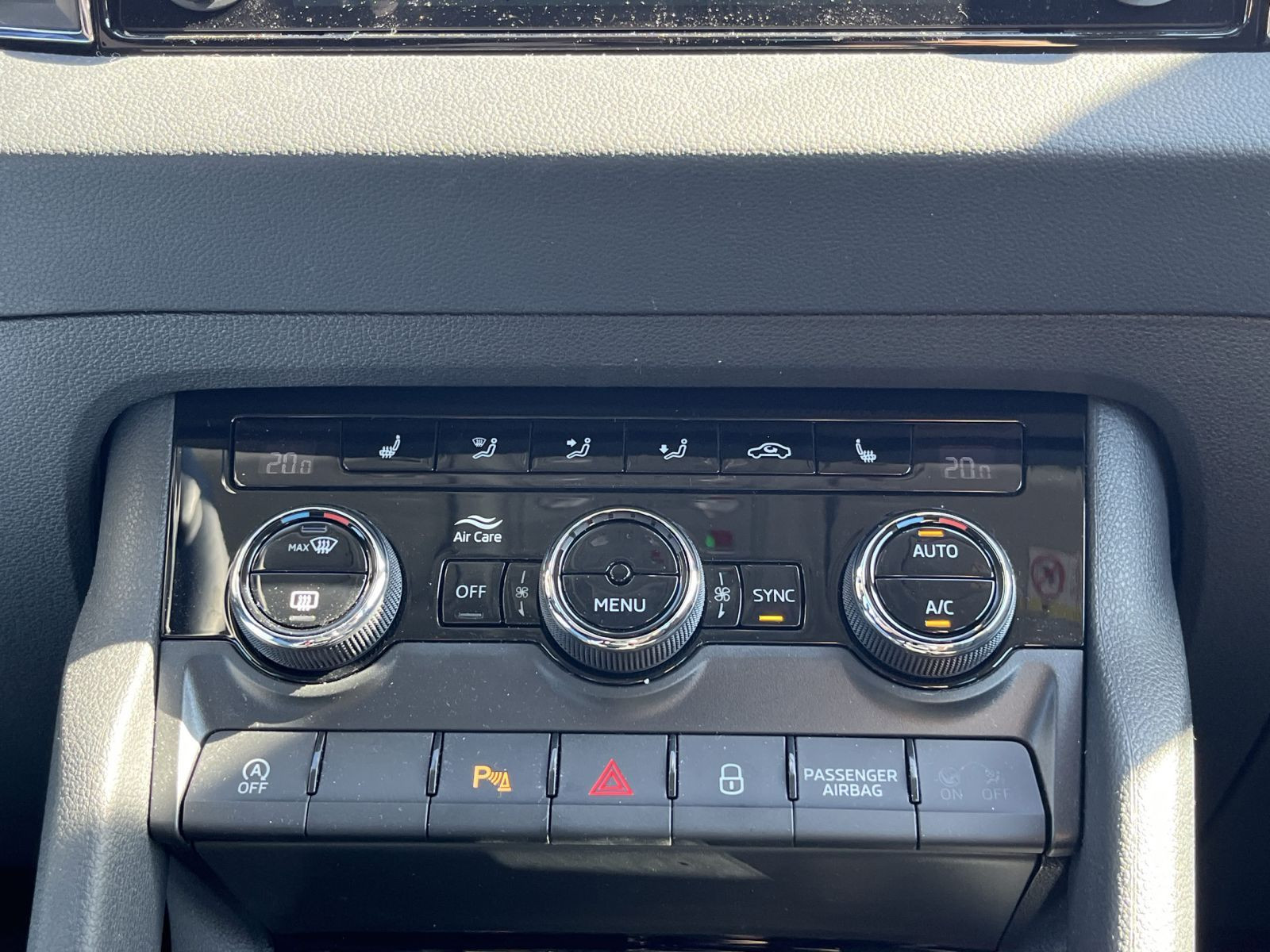 Skoda Karoq Tour 1.5 TSI DSG LED ACC EPH AHK