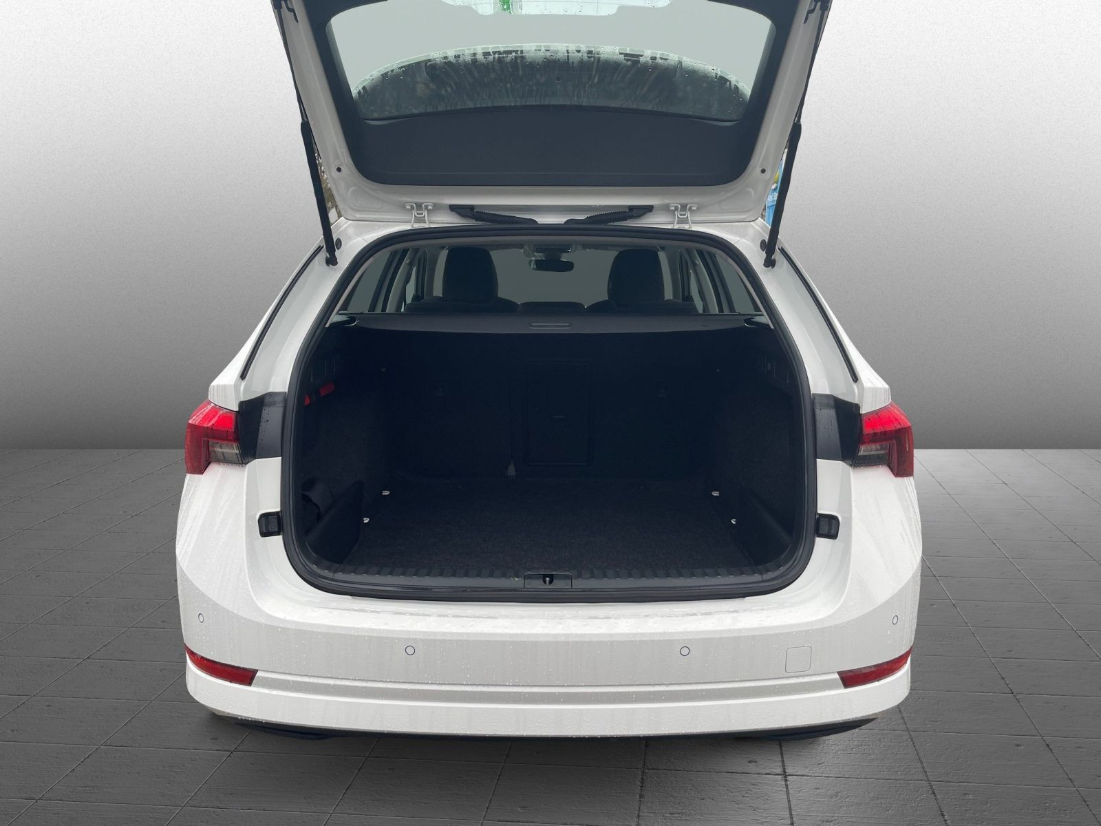 Skoda Octavia Combi 2.0TDI Ambition DSG LED GRA AHK