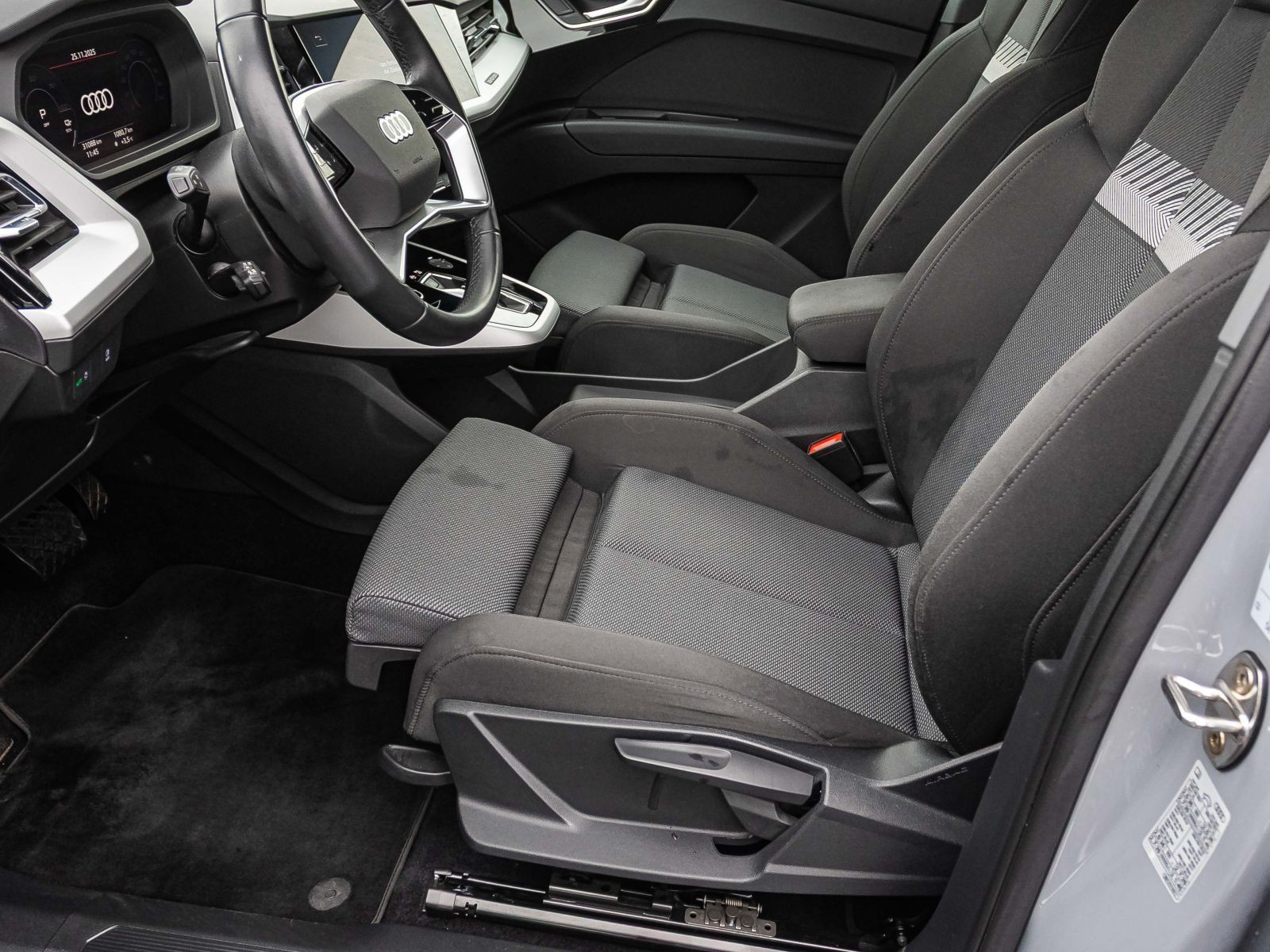 Audi Q4 e-tron 40 Navi LED ACC CarPlay Standklima EPH