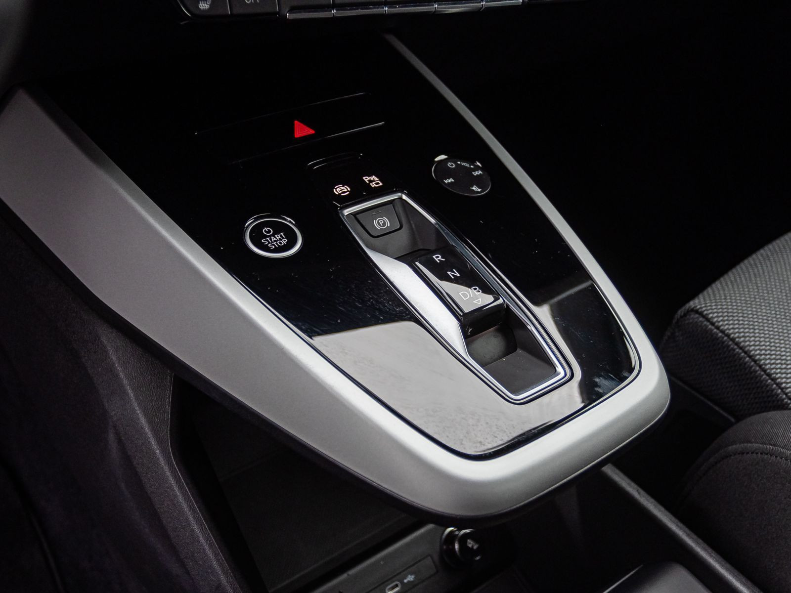 Audi Q4 e-tron 40 Navi LED ACC CarPlay Standklima EPH