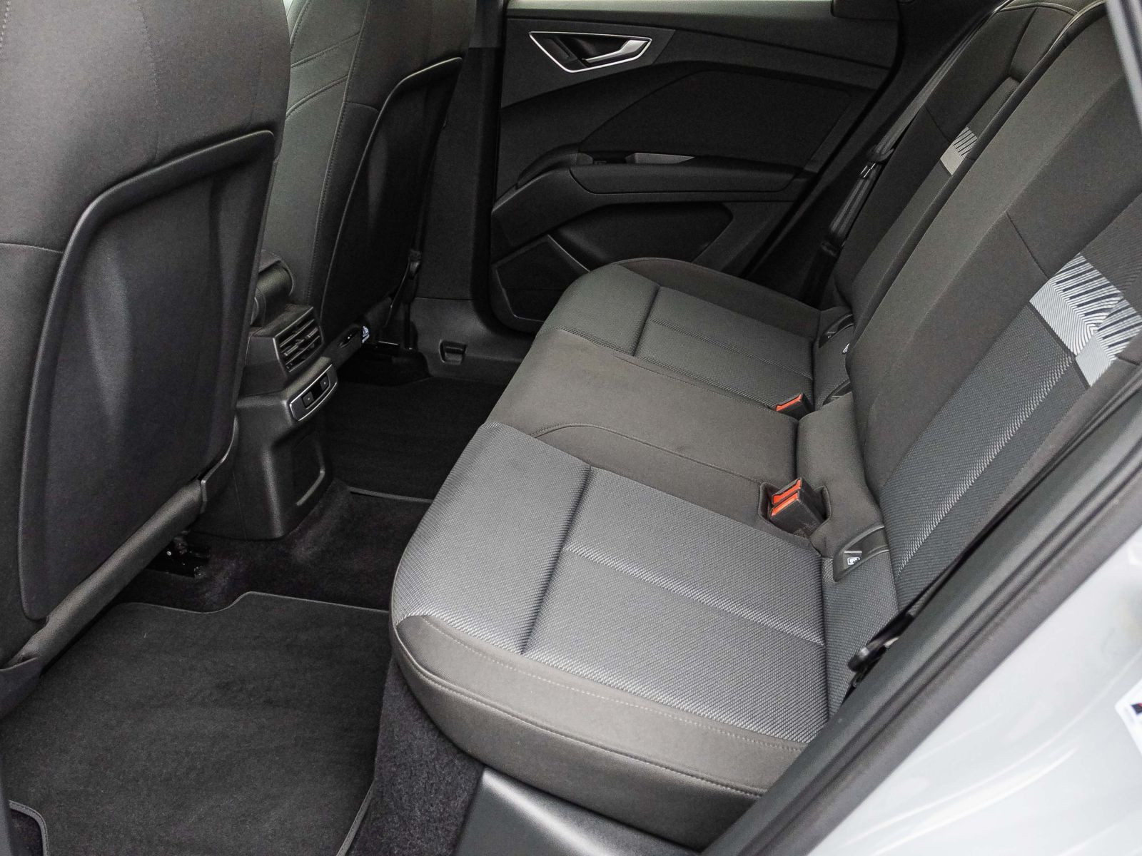 Audi Q4 e-tron 40 Navi LED ACC CarPlay Standklima EPH