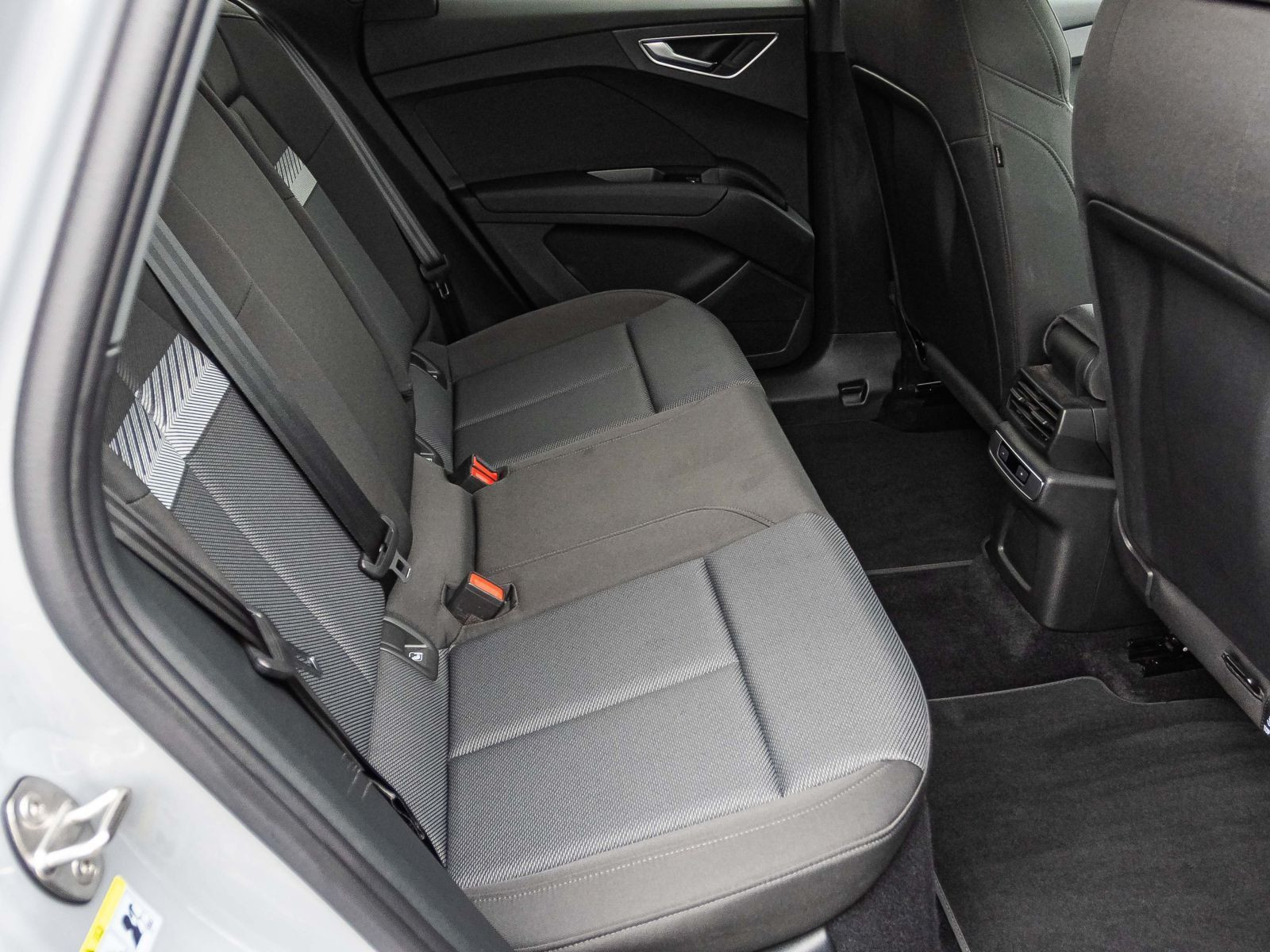 Audi Q4 e-tron 40 Navi LED ACC CarPlay Standklima EPH