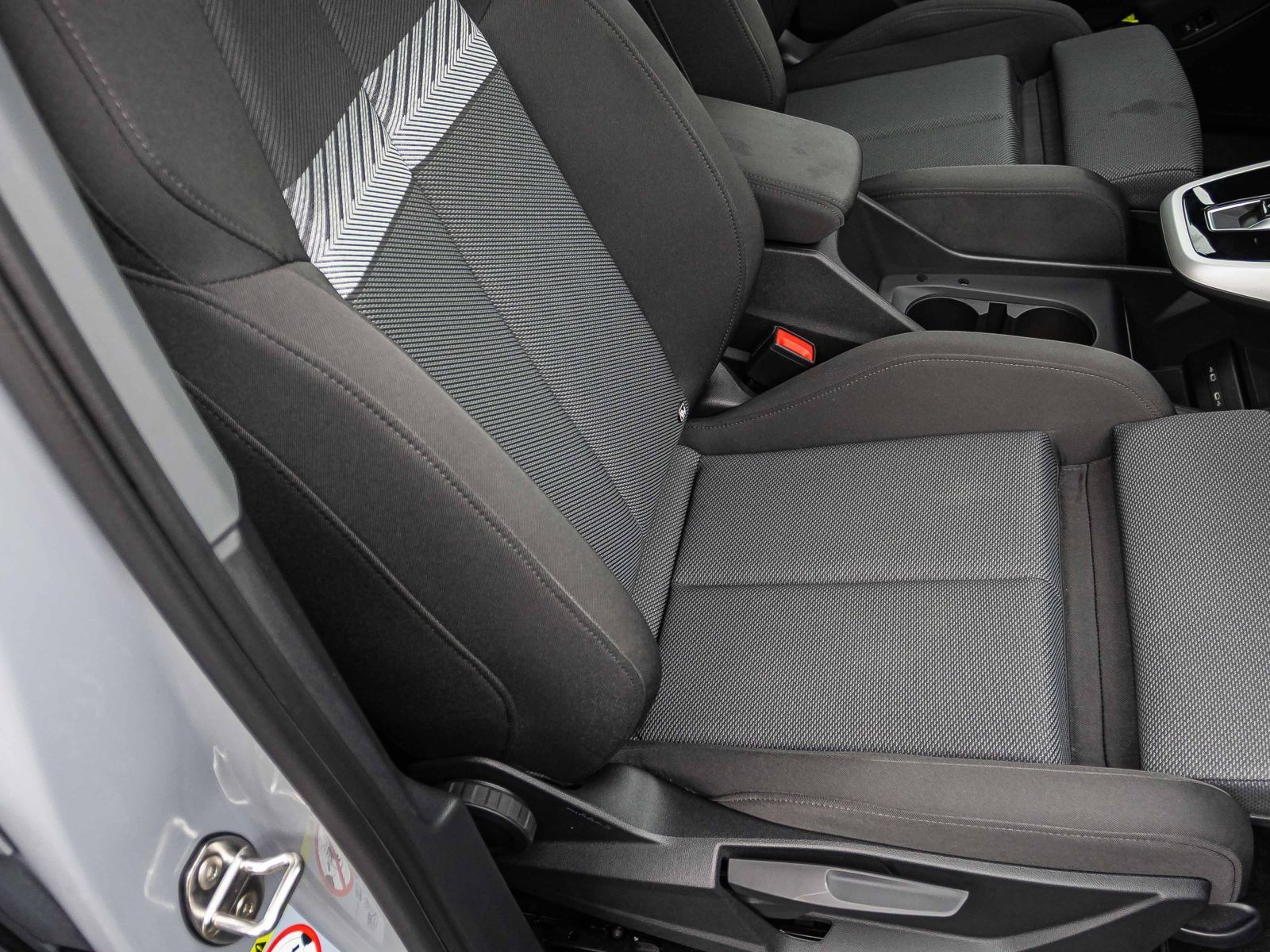 Audi Q4 e-tron 40 Navi LED ACC CarPlay Standklima EPH