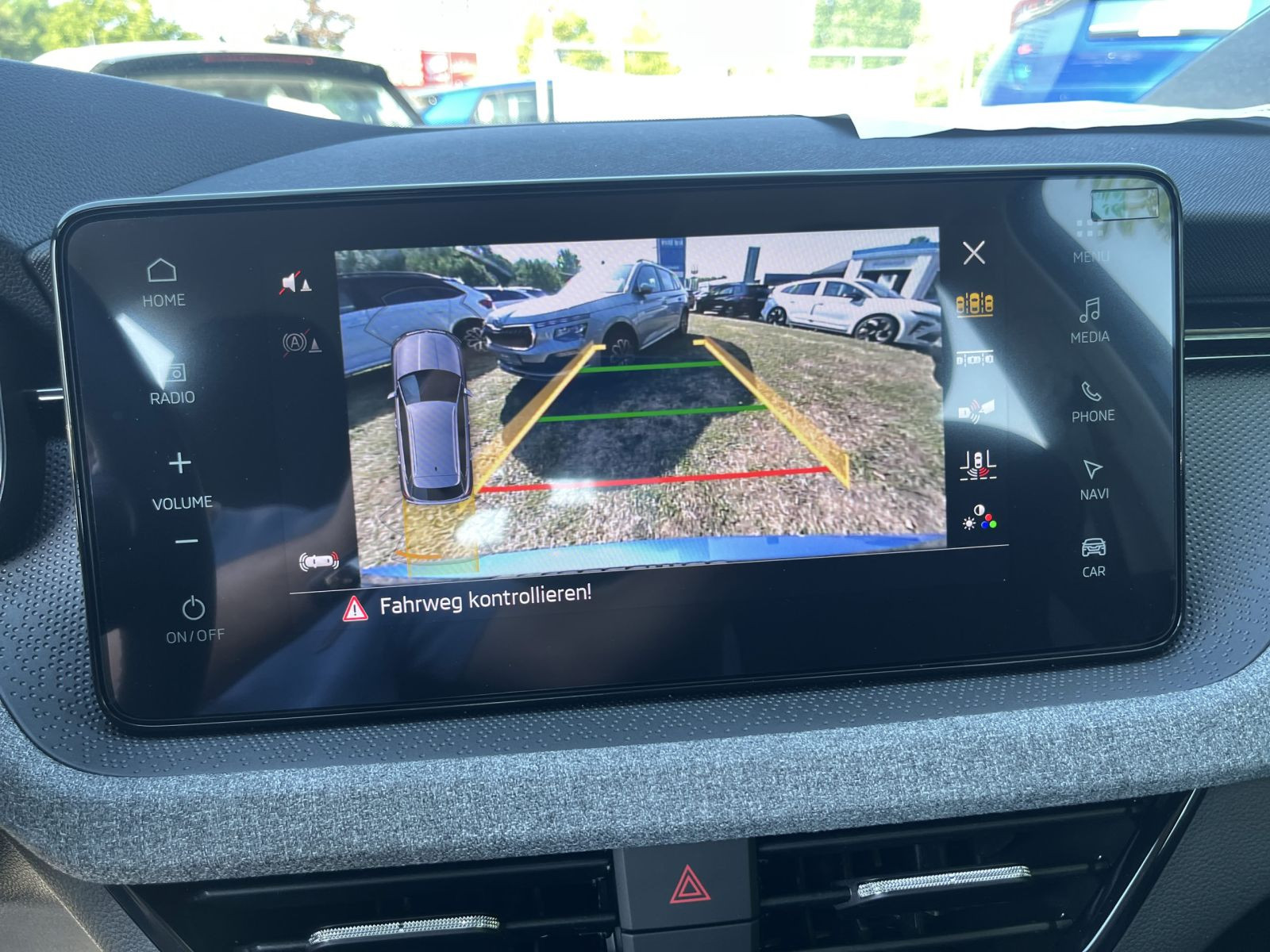 Skoda Kamiq Tour 1,0 TSI DSG ACC AHK NAVI RFK KESSY