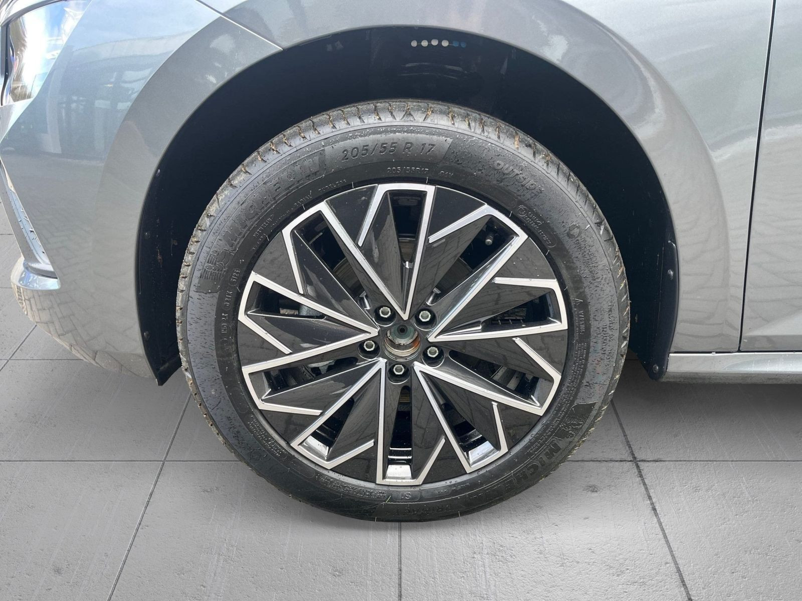 Skoda Kamiq Tour 1,0 TSI 85 kW DSG ACC AHK NAVI RFK