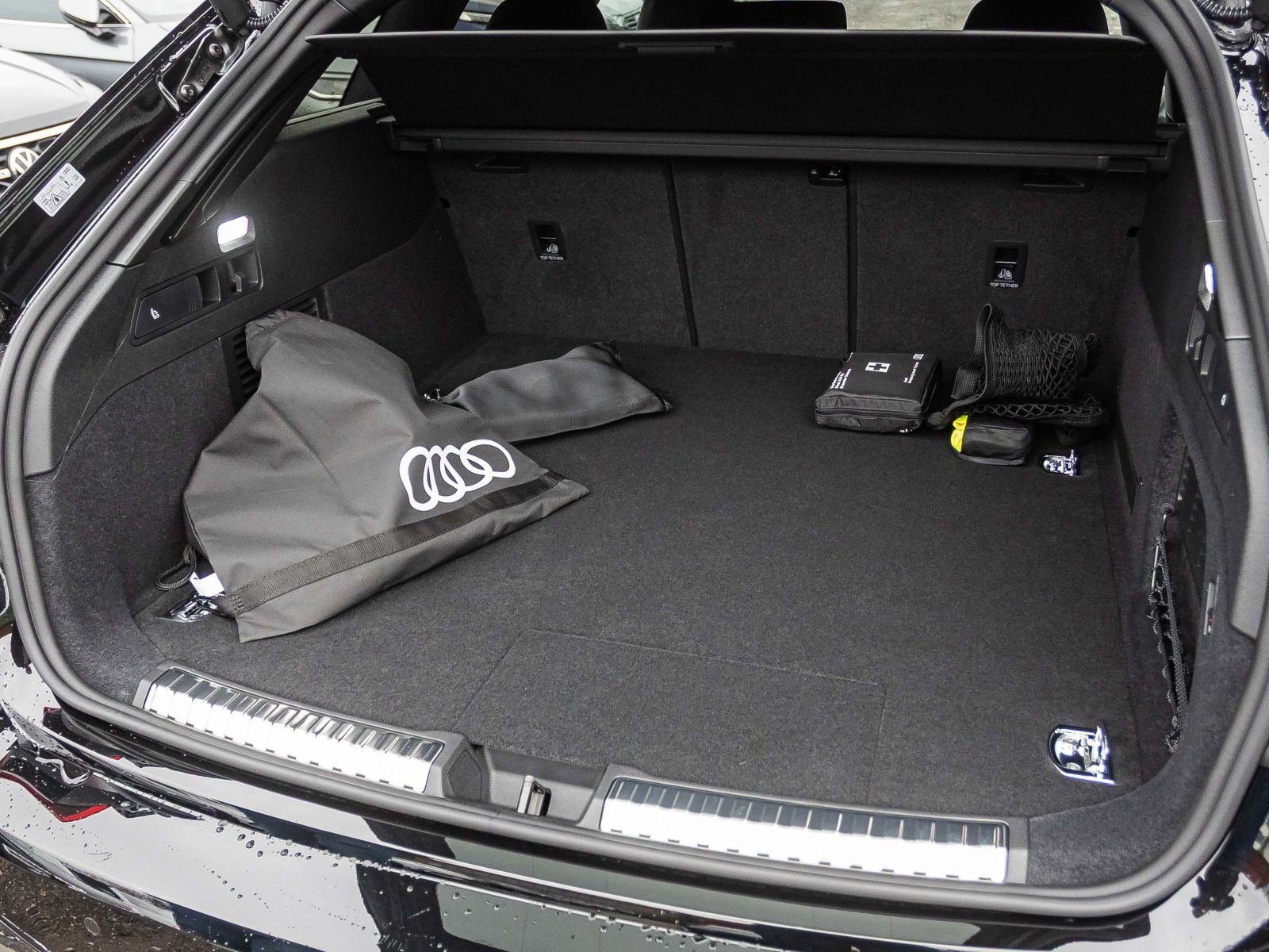 Audi A5 Avant e-hybrid edition one quattro 270kW S Tech-Plus S Interieur AHK