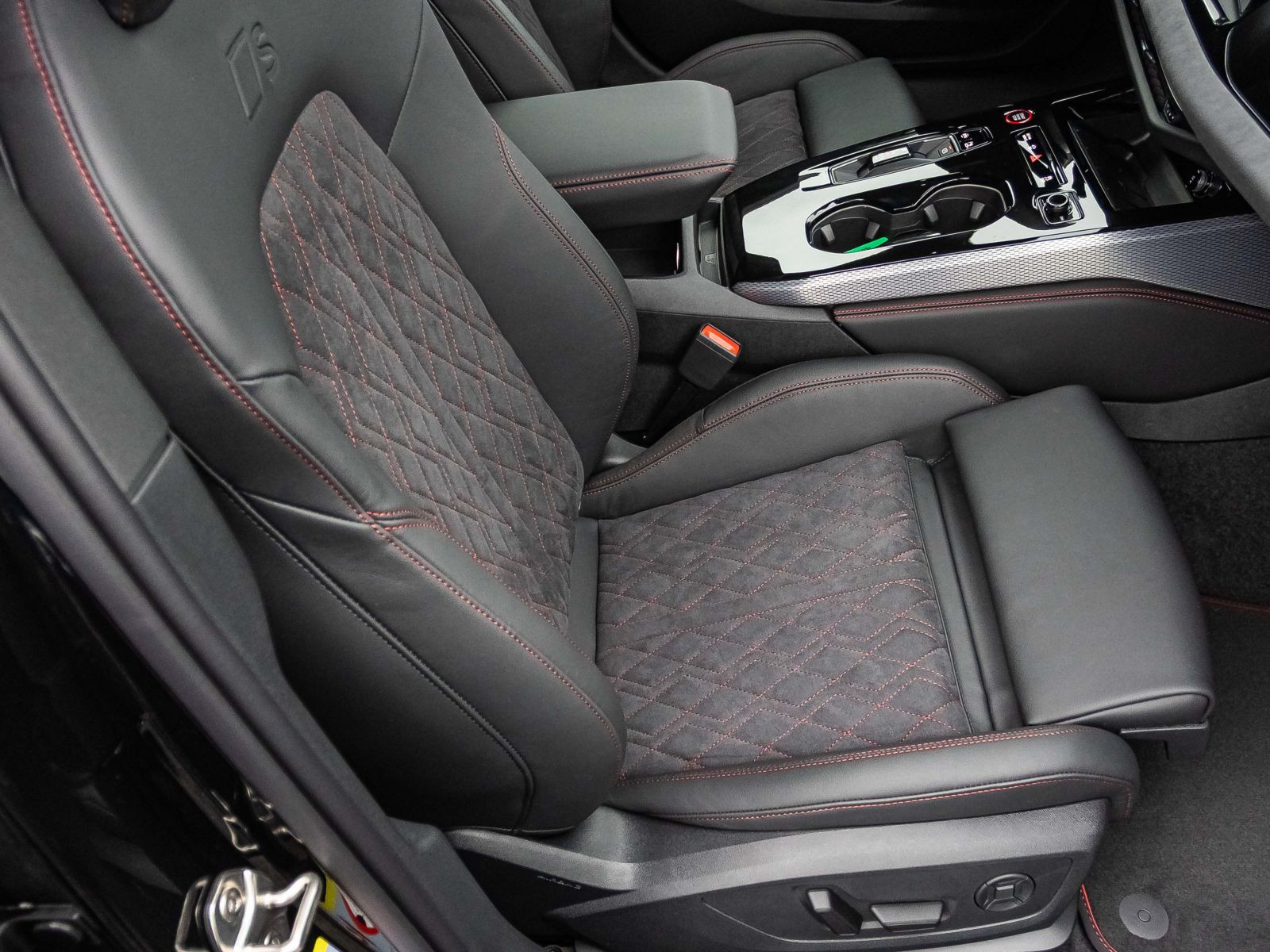 Audi A5 Avant e-hybrid edition one quattro 270kW S Tech-Plus S Interieur AHK