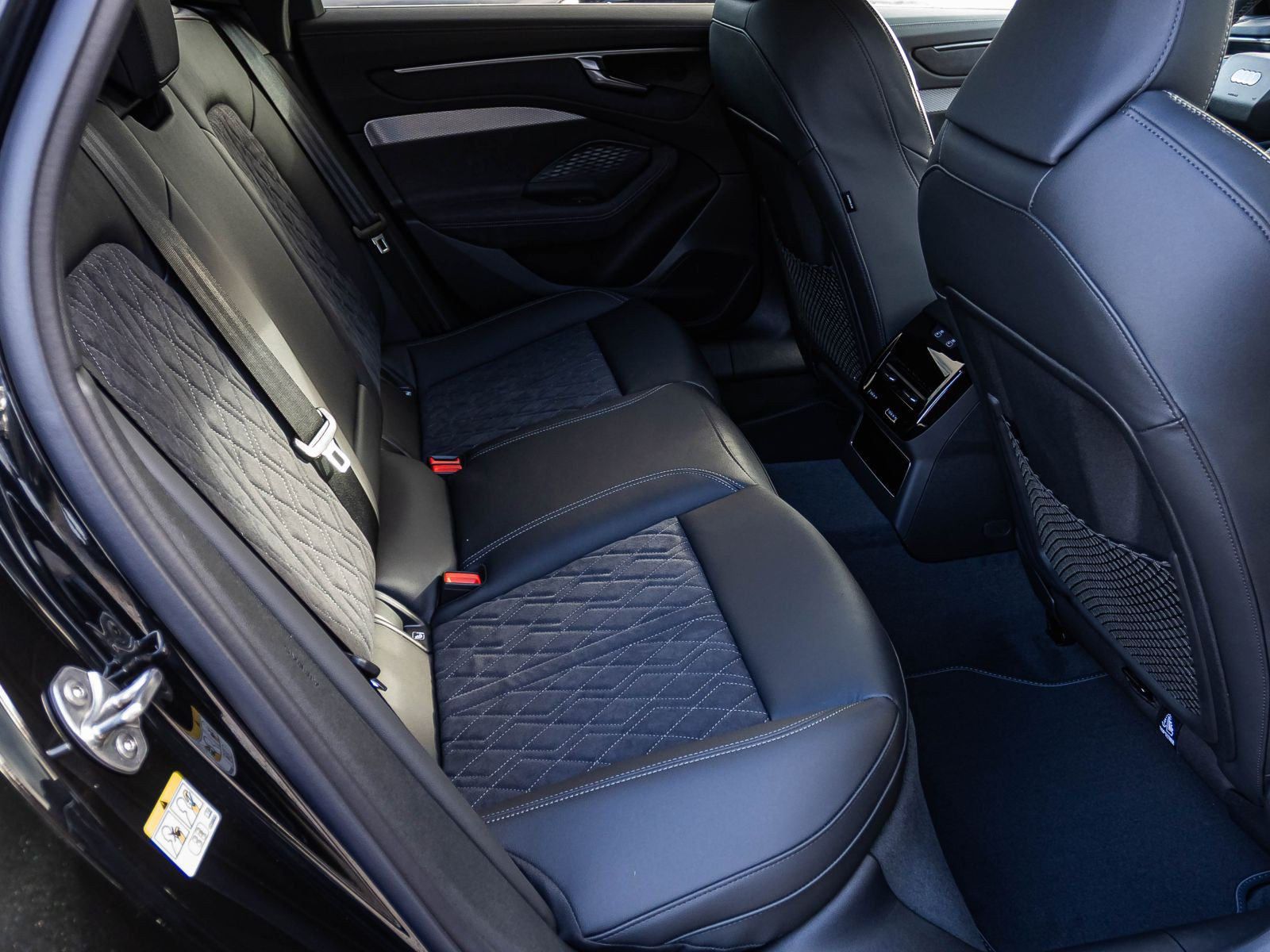 Audi A6 Avant e-hybrid quattro 270kW AHK Tech-Plus S-Interieur