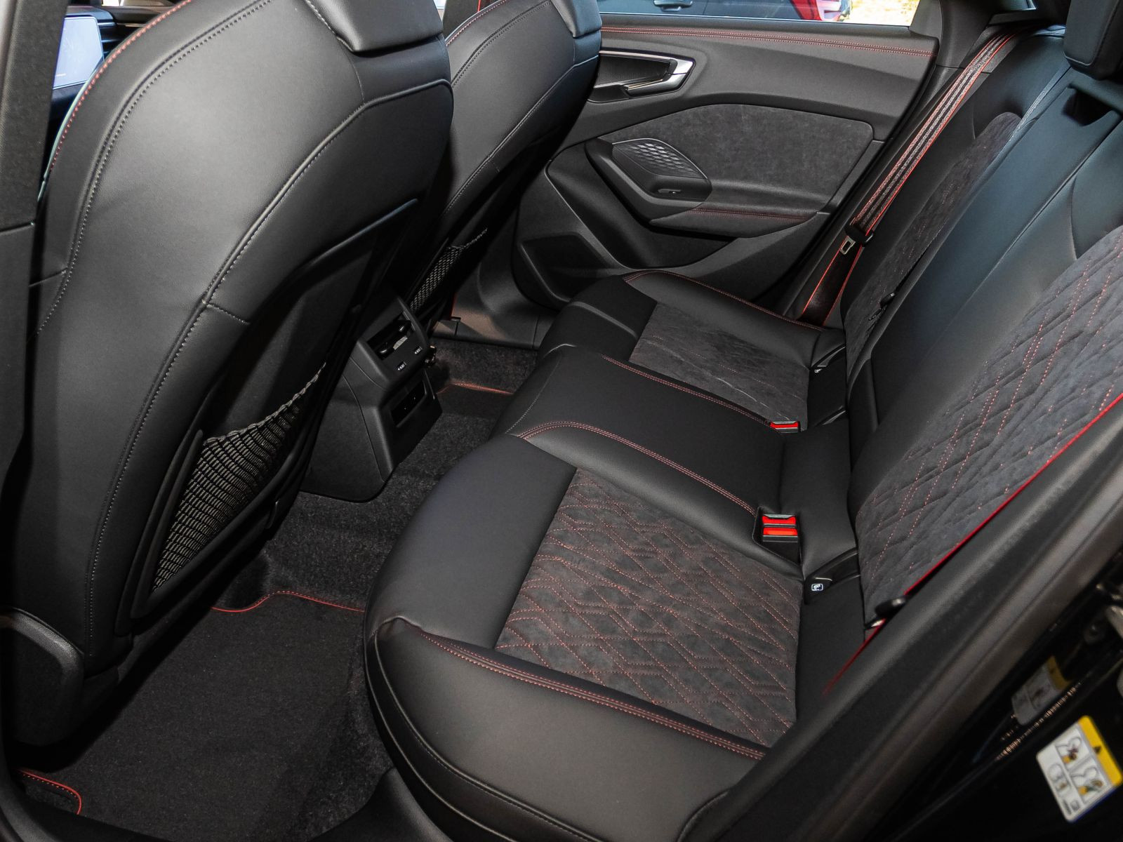 Audi A5 Avant e-hybrid edition one quattro 270kW S Tech-Plus S Interieur AHK 