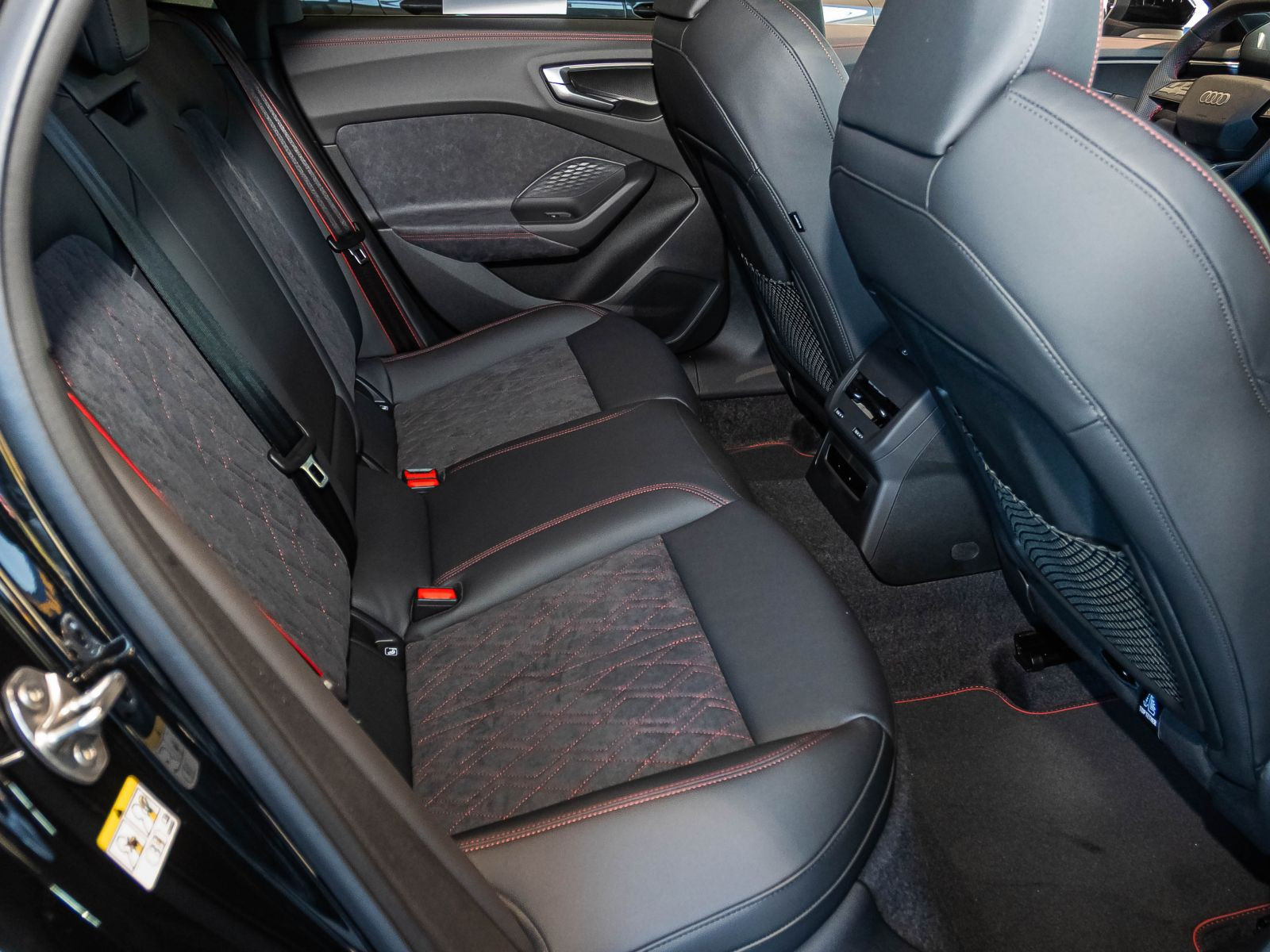 Audi A5 Avant e-hybrid edition one quattro 270kW S Tech-Plus S Interieur AHK 