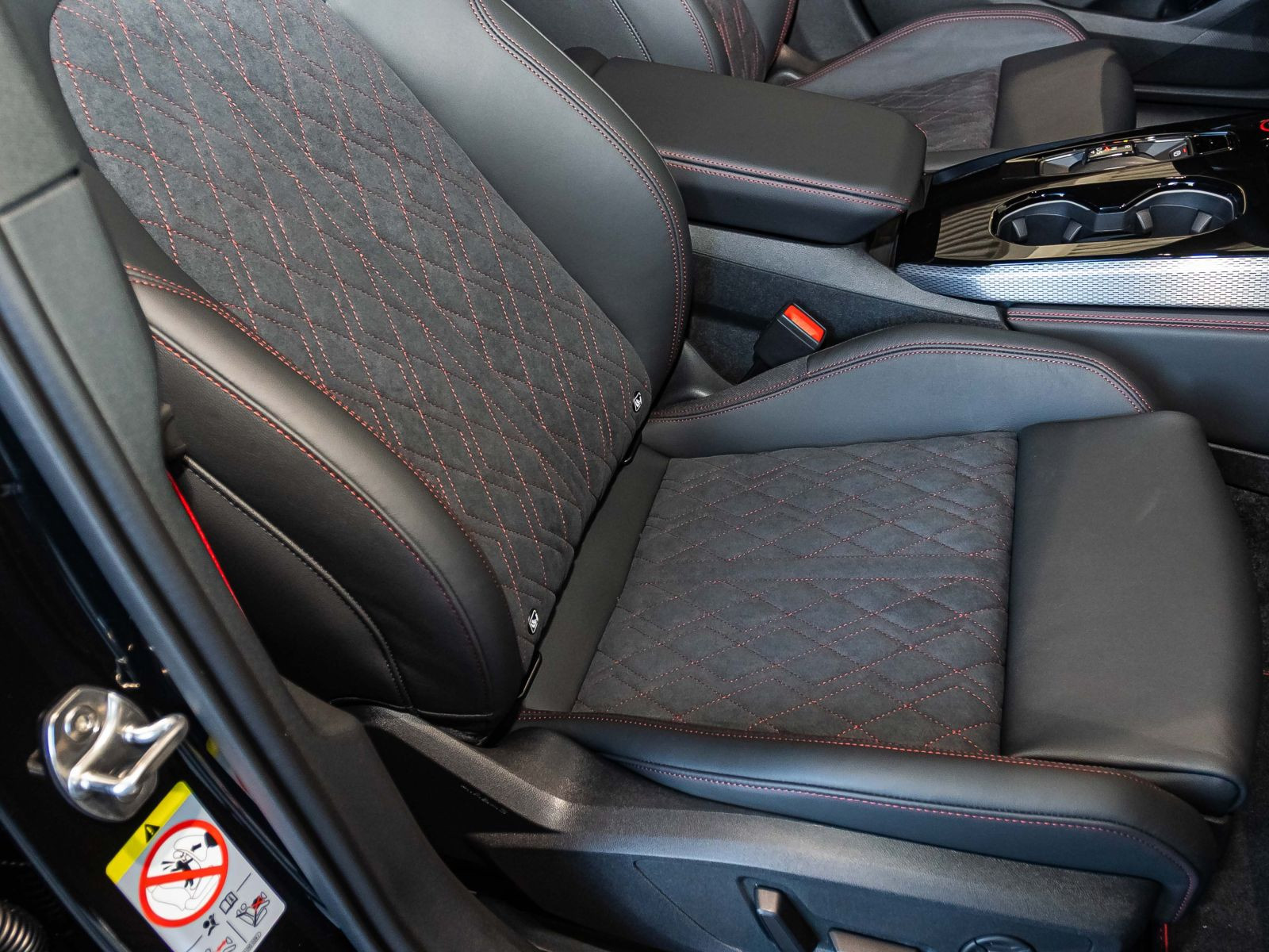 Audi A5 Avant e-hybrid edition one quattro 270kW S Tech-Plus S Interieur AHK 