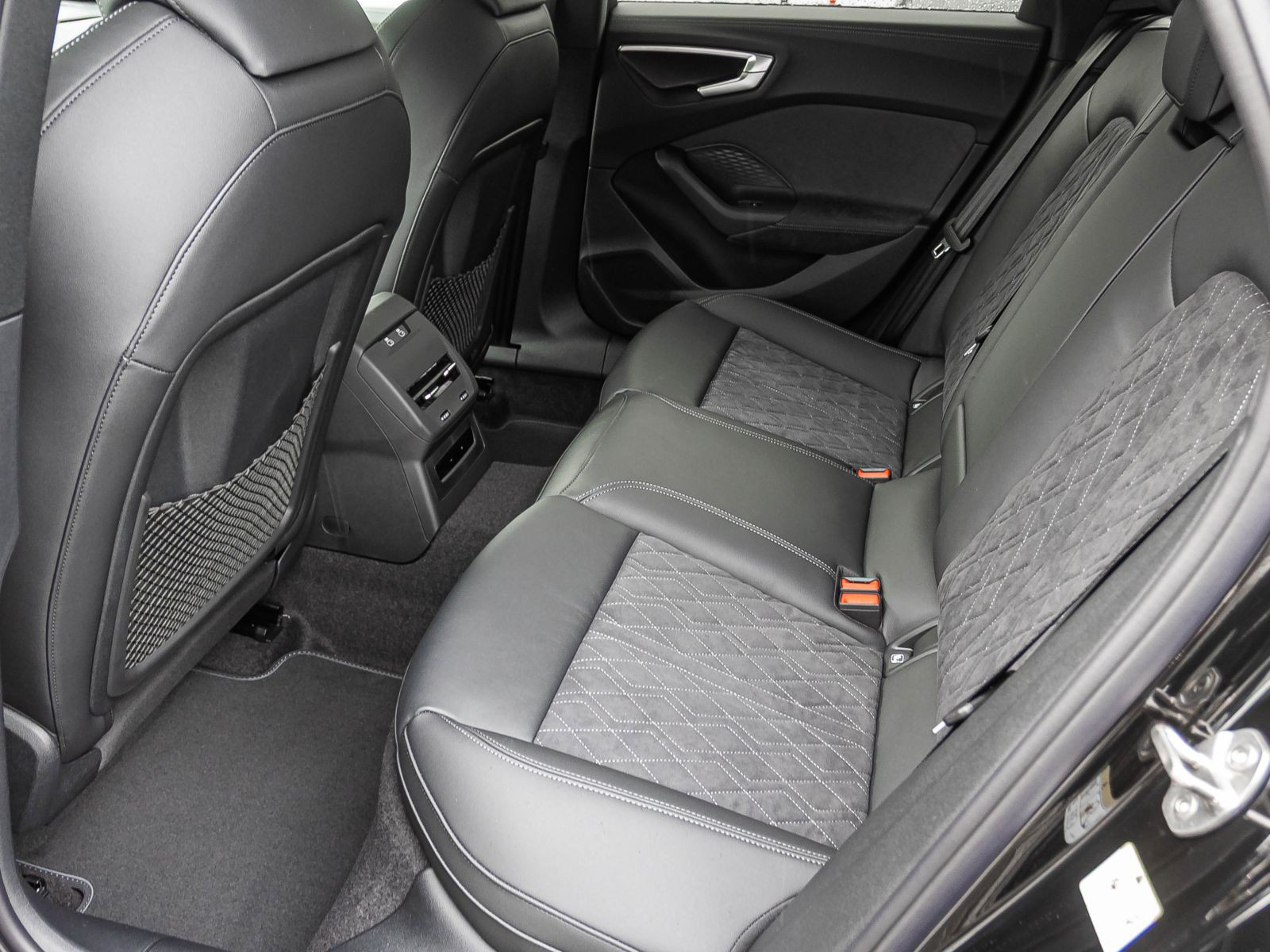 Audi A5 Avant e-hybrid quattro 270kW edition one  S-Interieur 19" AHK